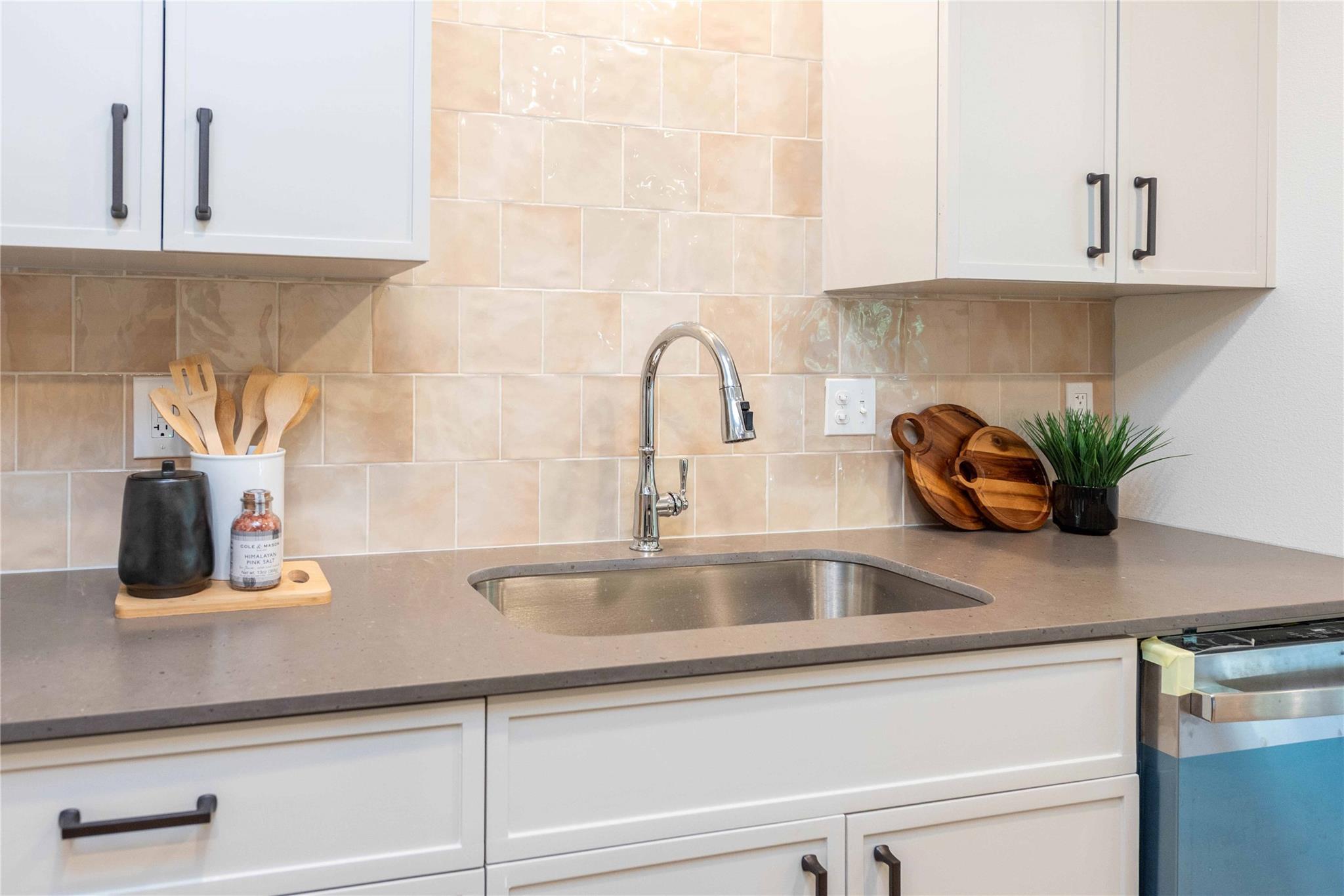 8101 Parkdale Dr, Austin, TX 78757