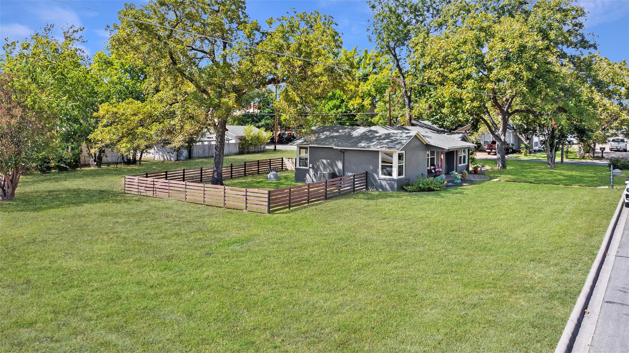 700 5th St, Marble Falls, TX 78654