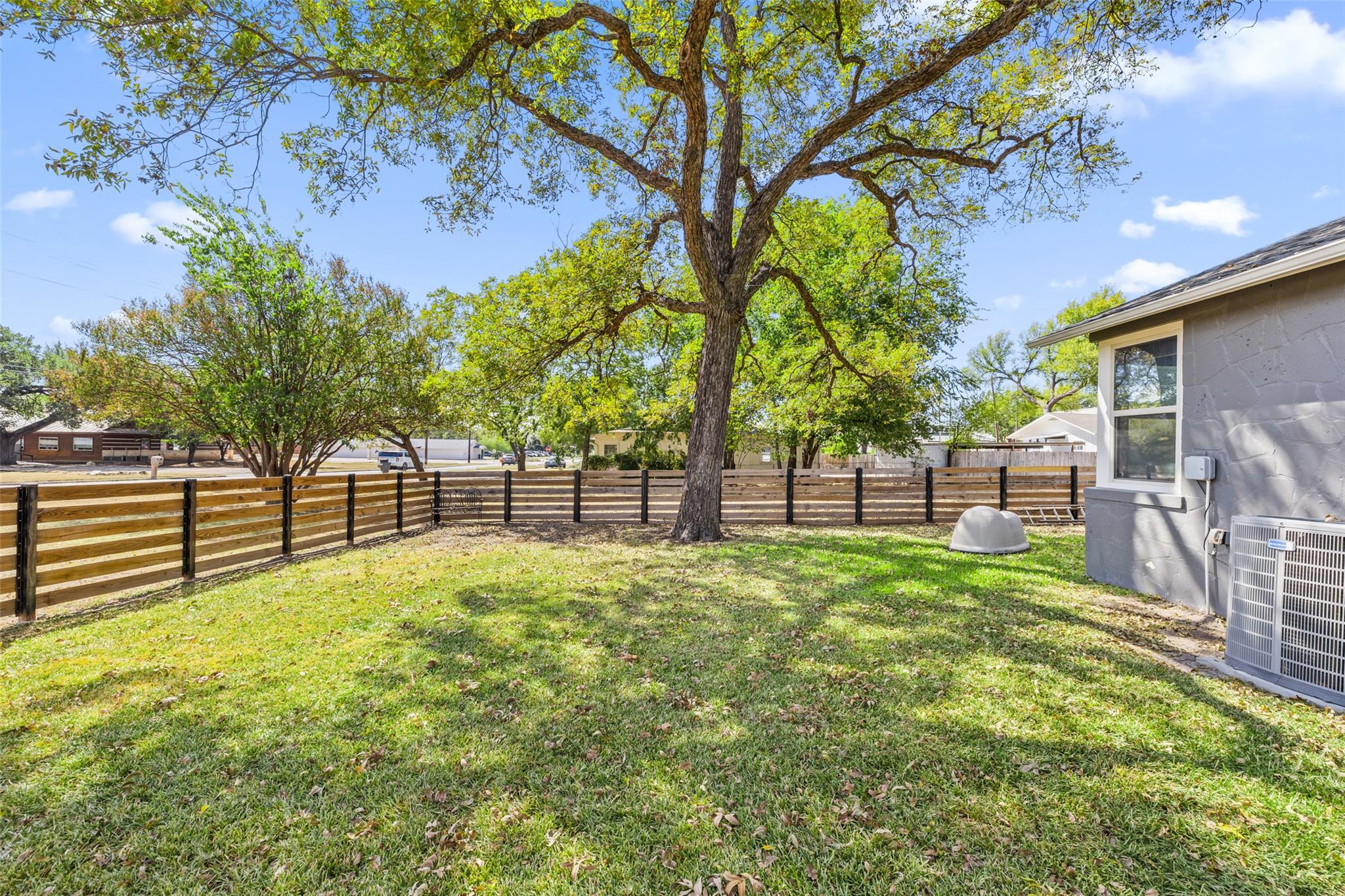 700 5th St, Marble Falls, TX 78654