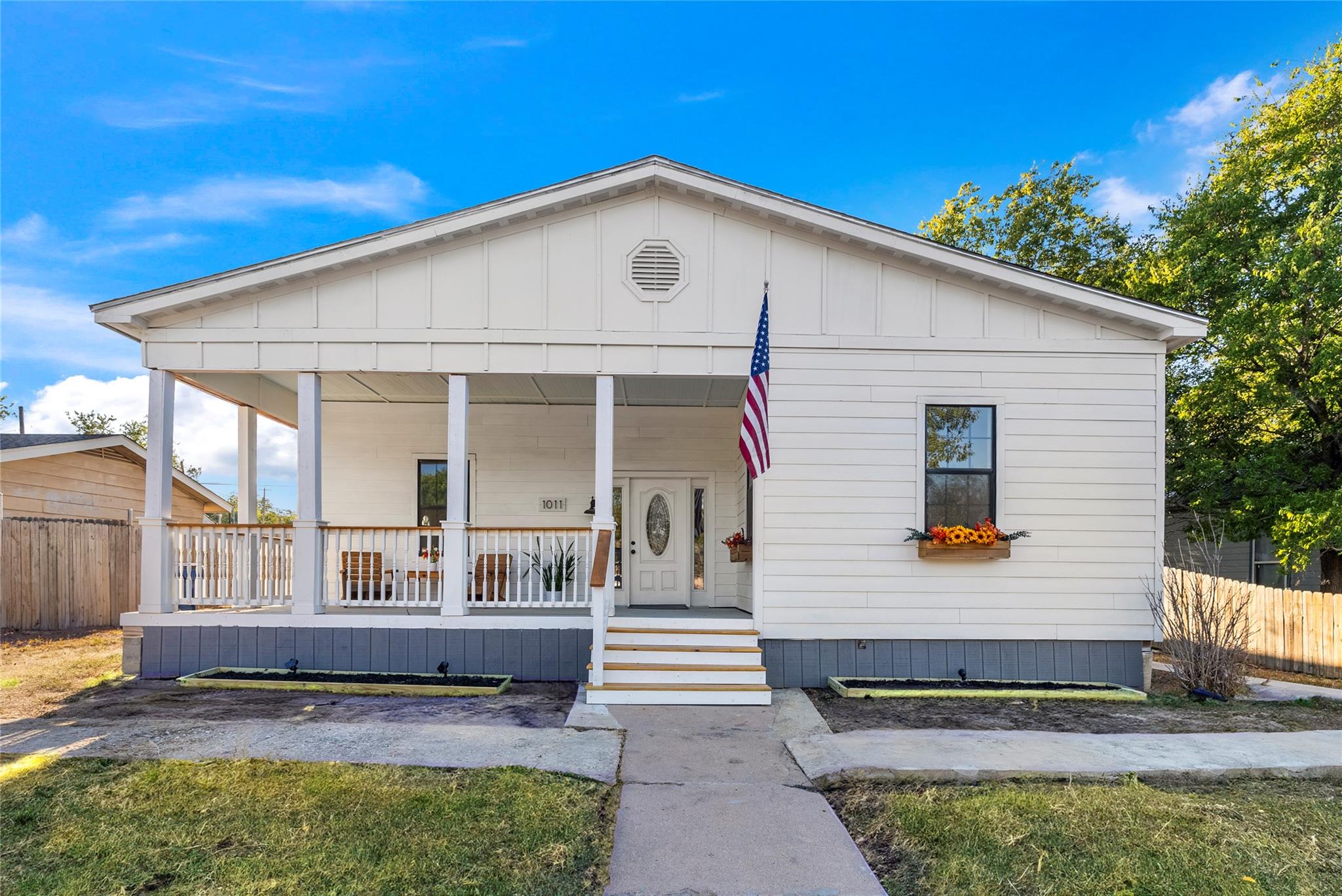 1011 Porter St, Taylor, TX 76574