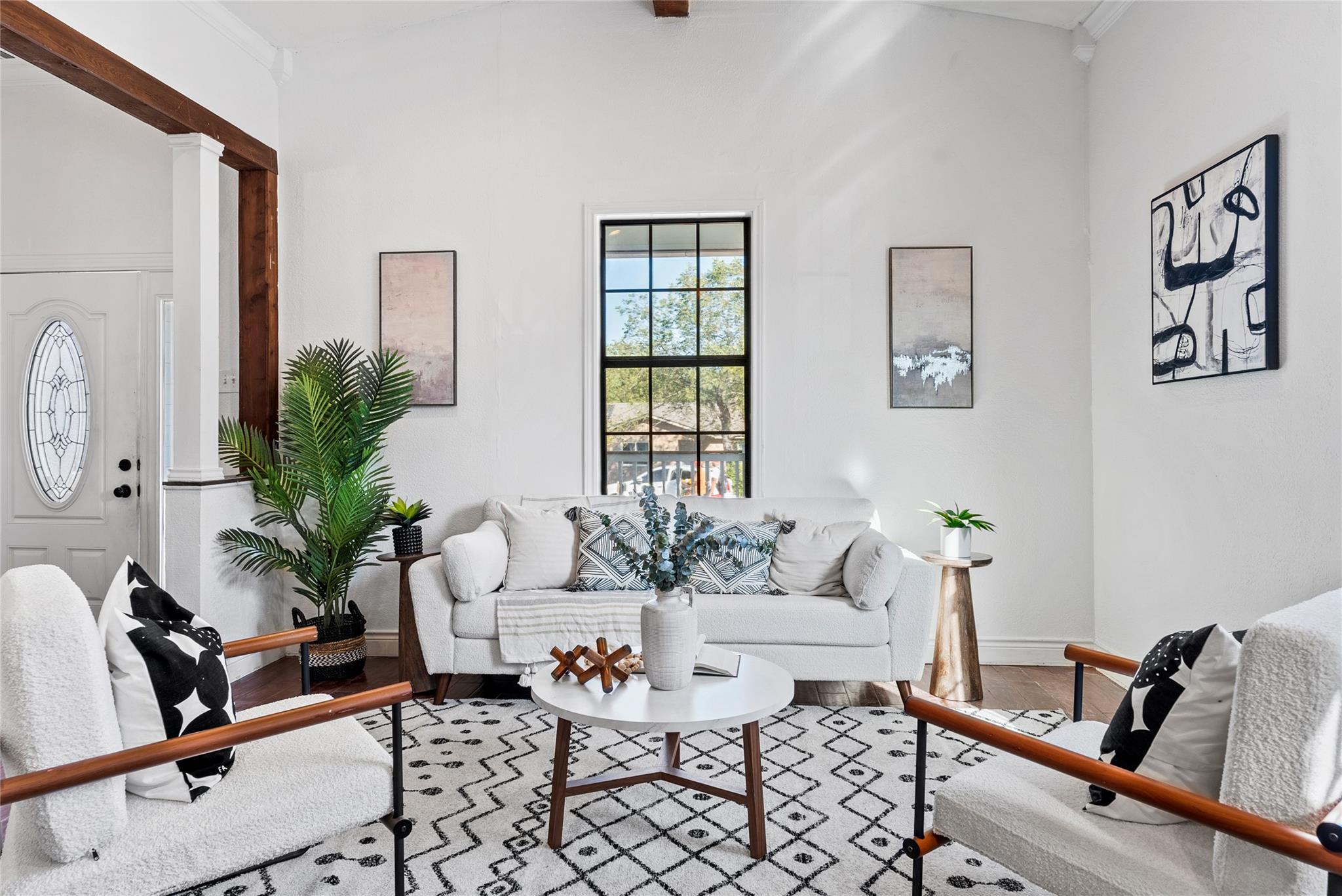 1011 Porter St, Taylor, TX 76574