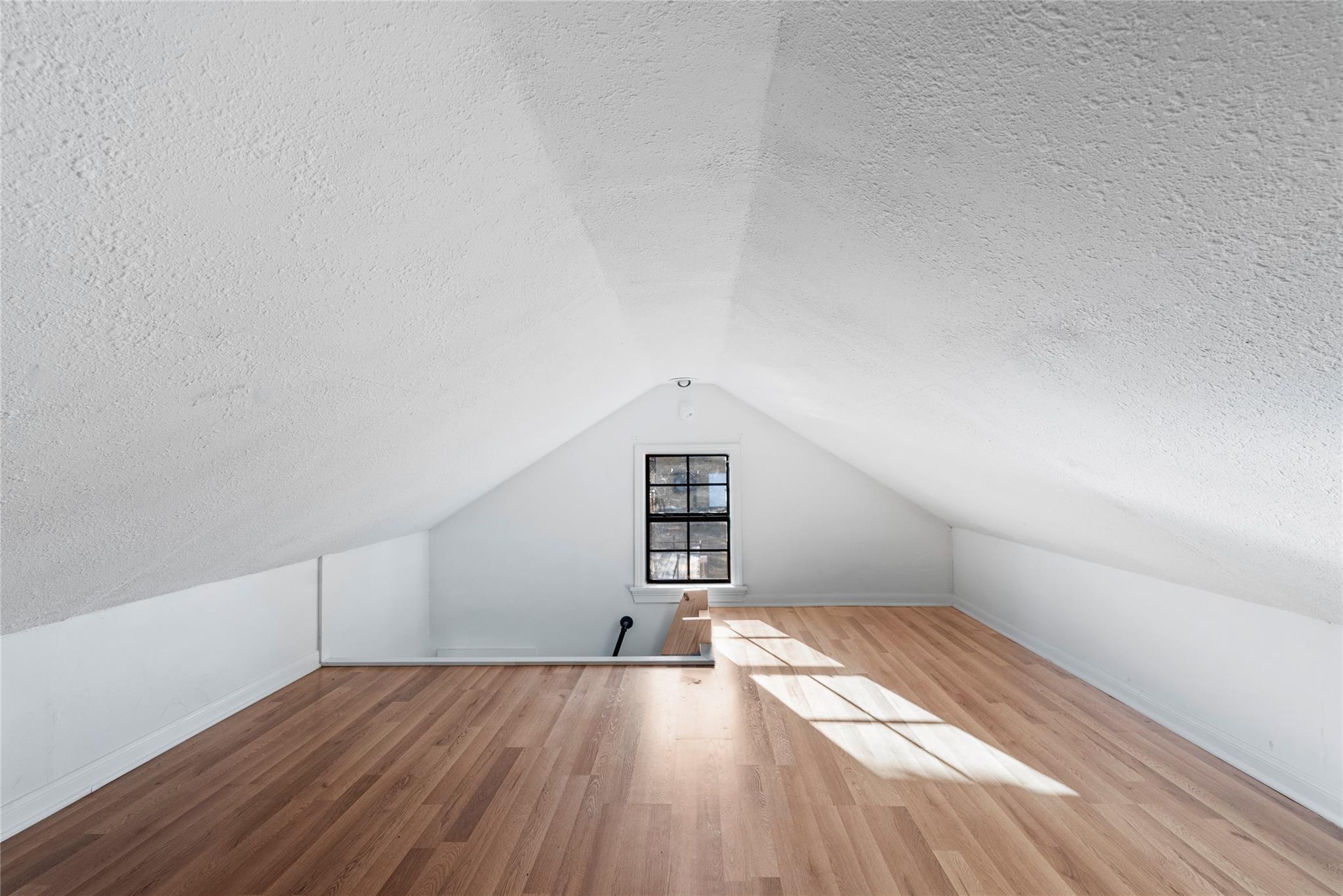 1011 Porter St, Taylor, TX 76574