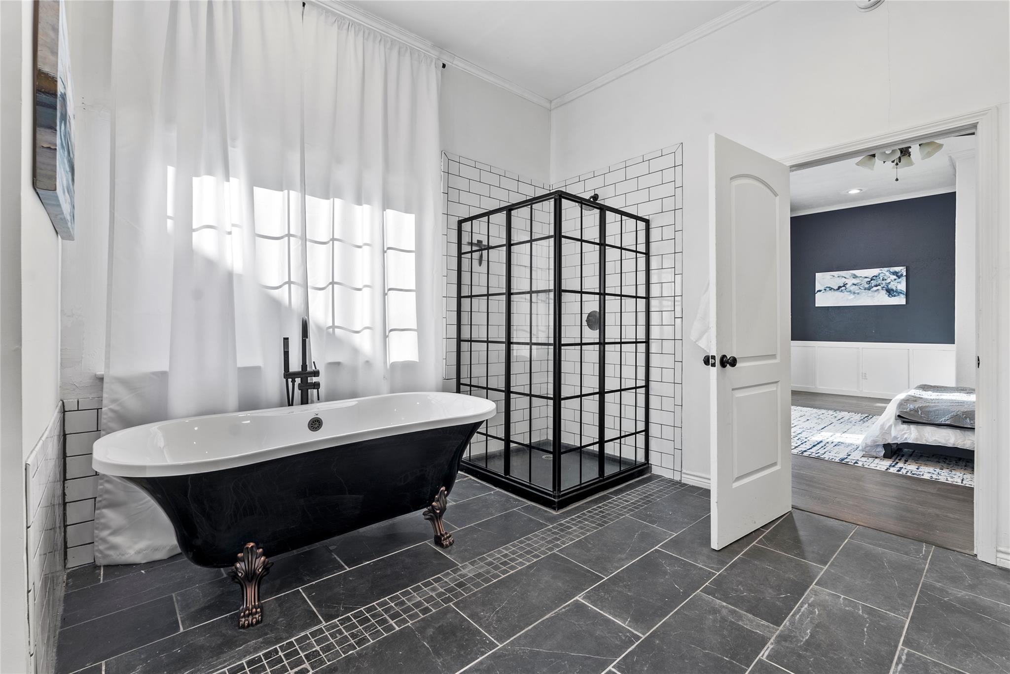 1011 Porter St, Taylor, TX 76574