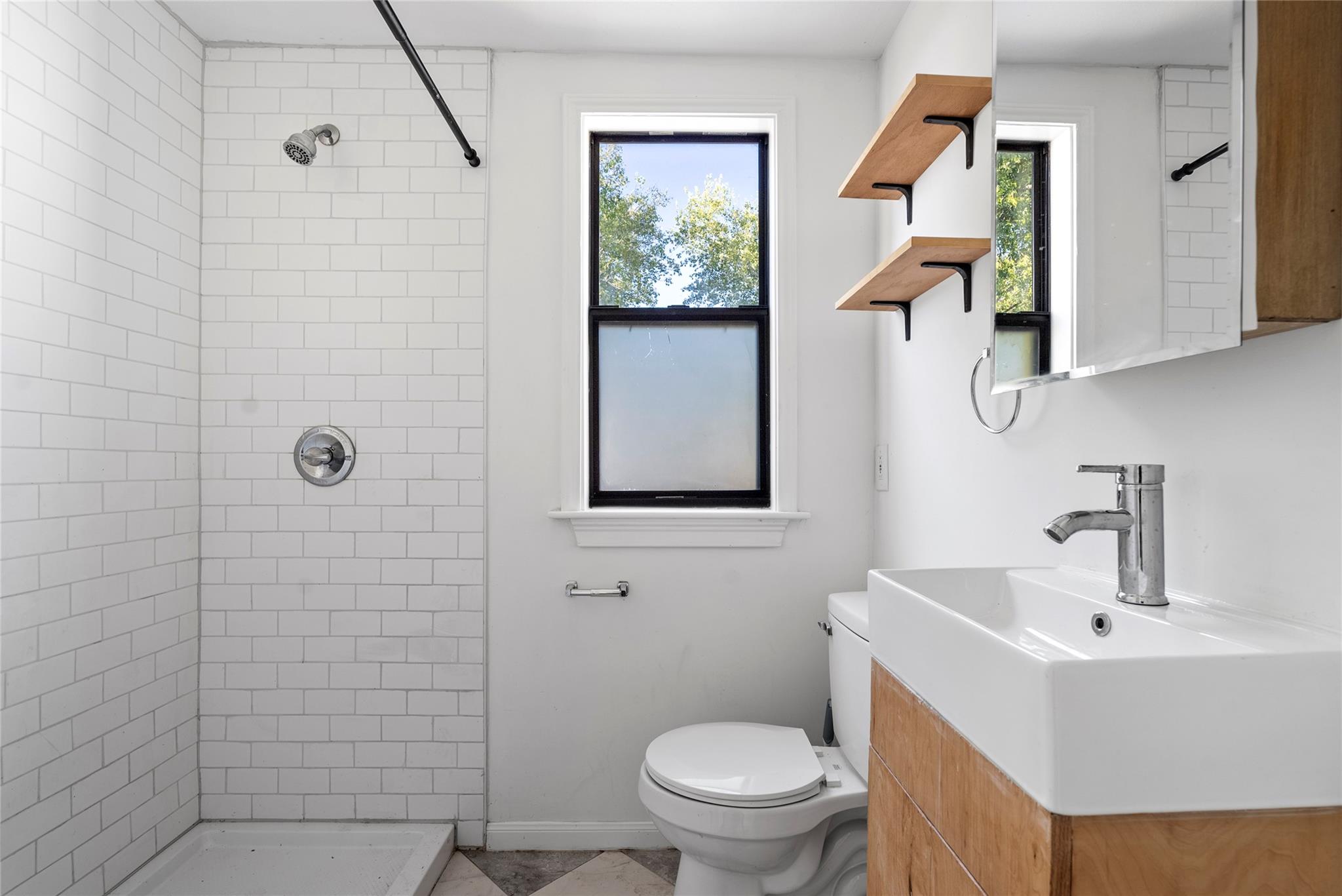 1011 Porter St, Taylor, TX 76574