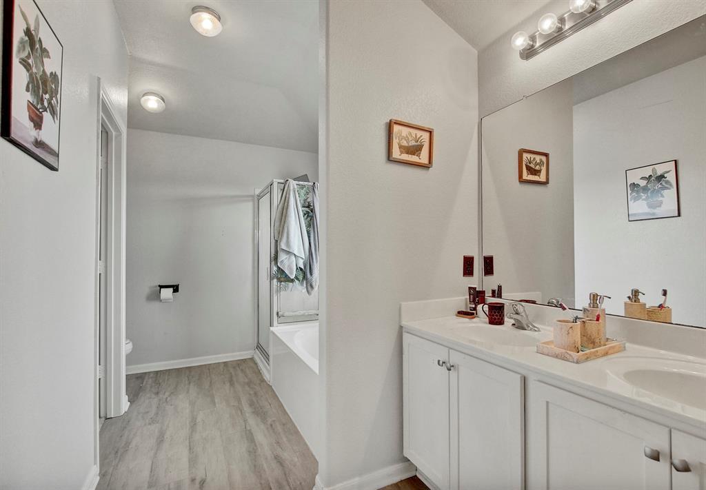 215 Wild Cat Dr, Bastrop, TX 78602