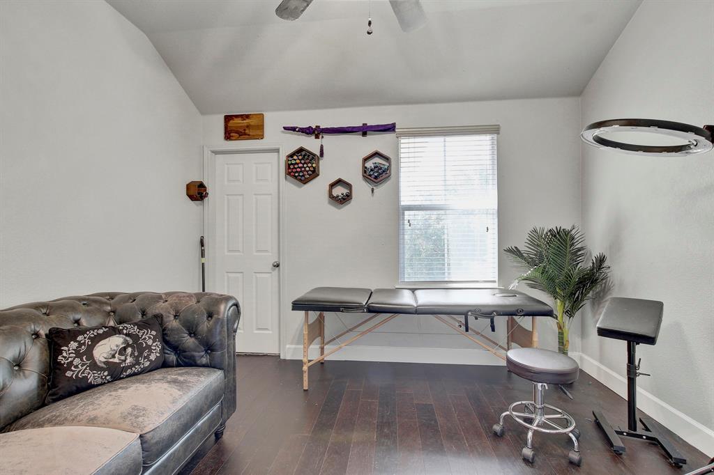 215 Wild Cat Dr, Bastrop, TX 78602