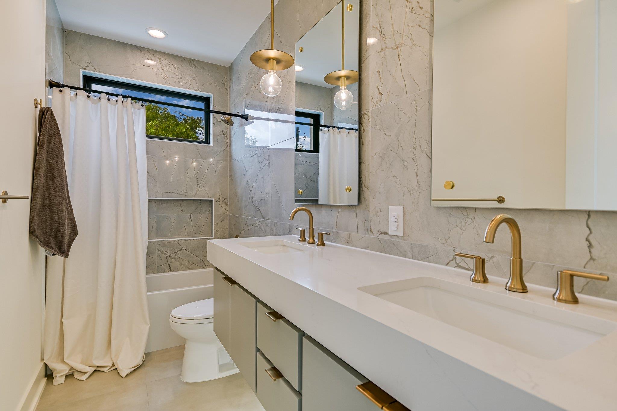 2015 De Verne St, Austin, TX 78704