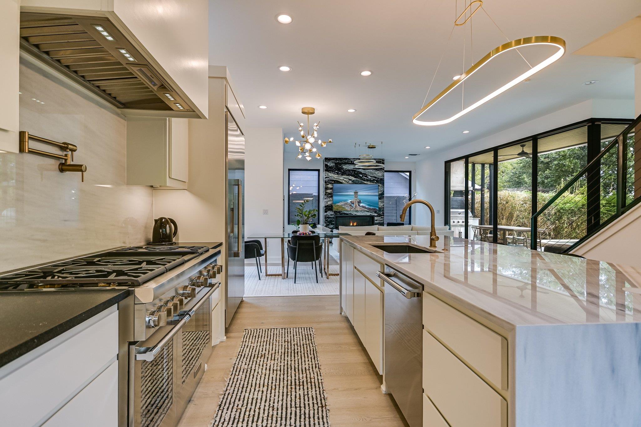 2015 De Verne St, Austin, TX 78704