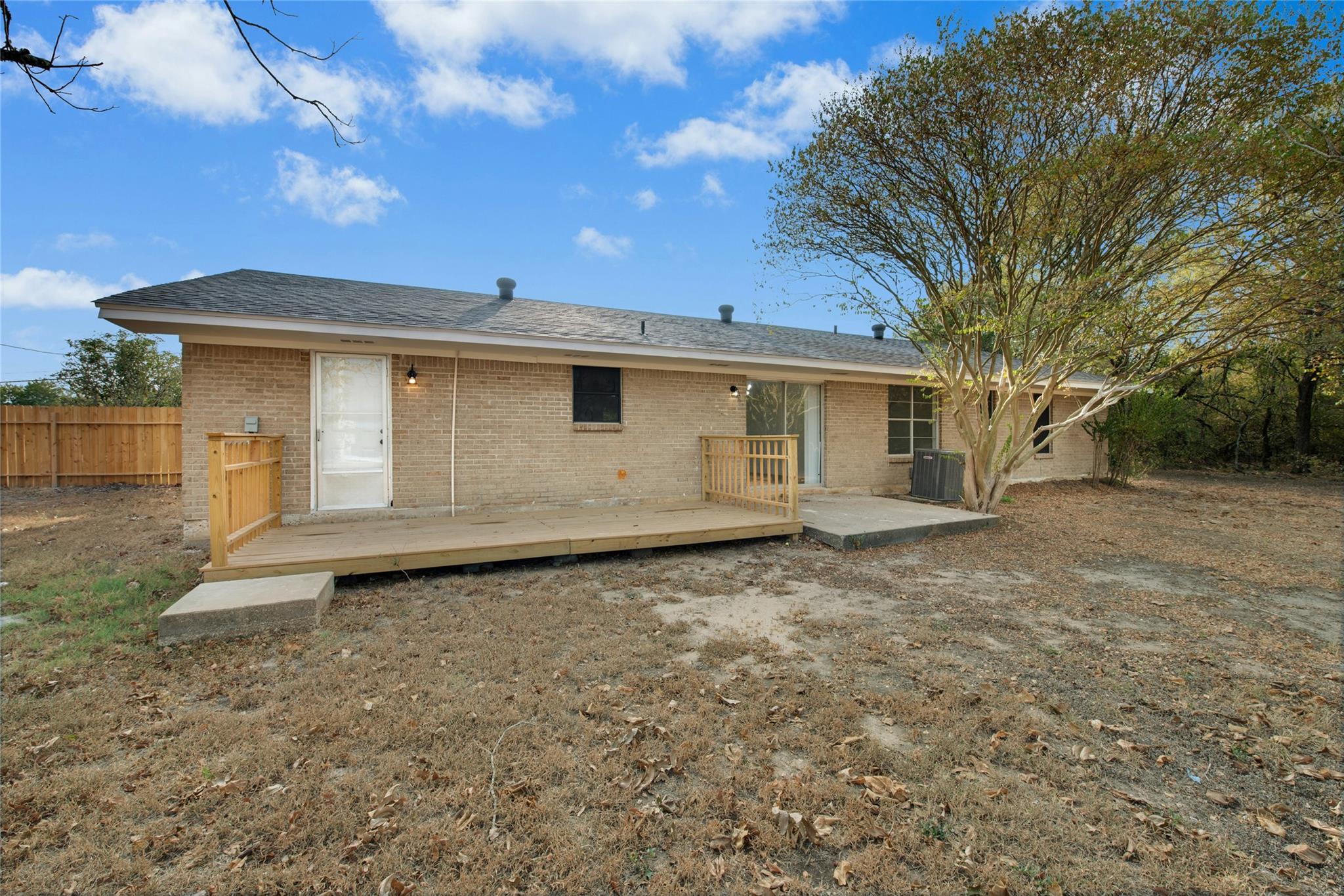 122 Blanket Flower Dr, Bastrop, TX 78602