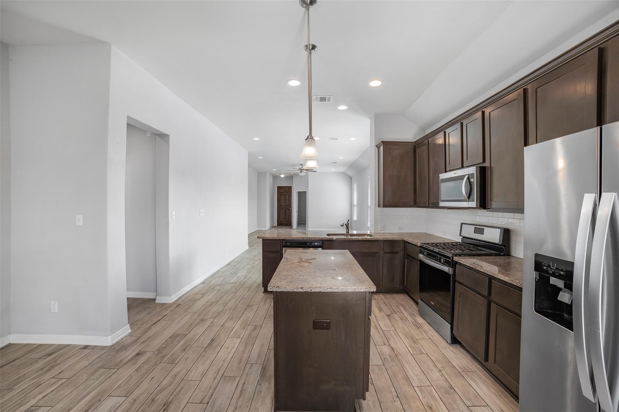 925 Centerra Hills Cir, Round Rock, TX 78665