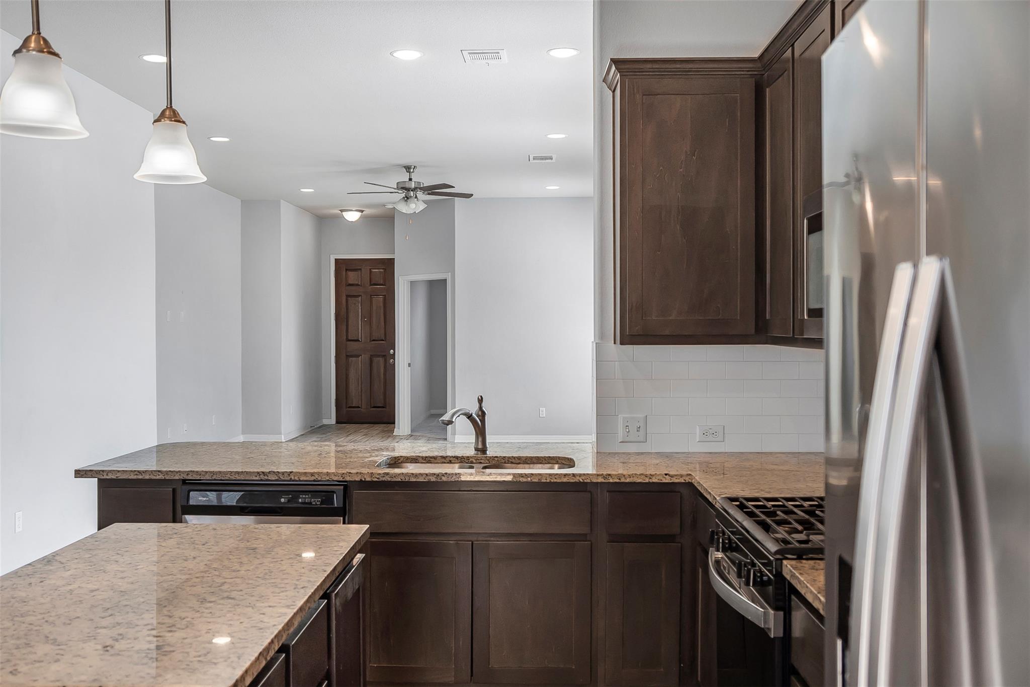 925 Centerra Hills Cir, Round Rock, TX 78665