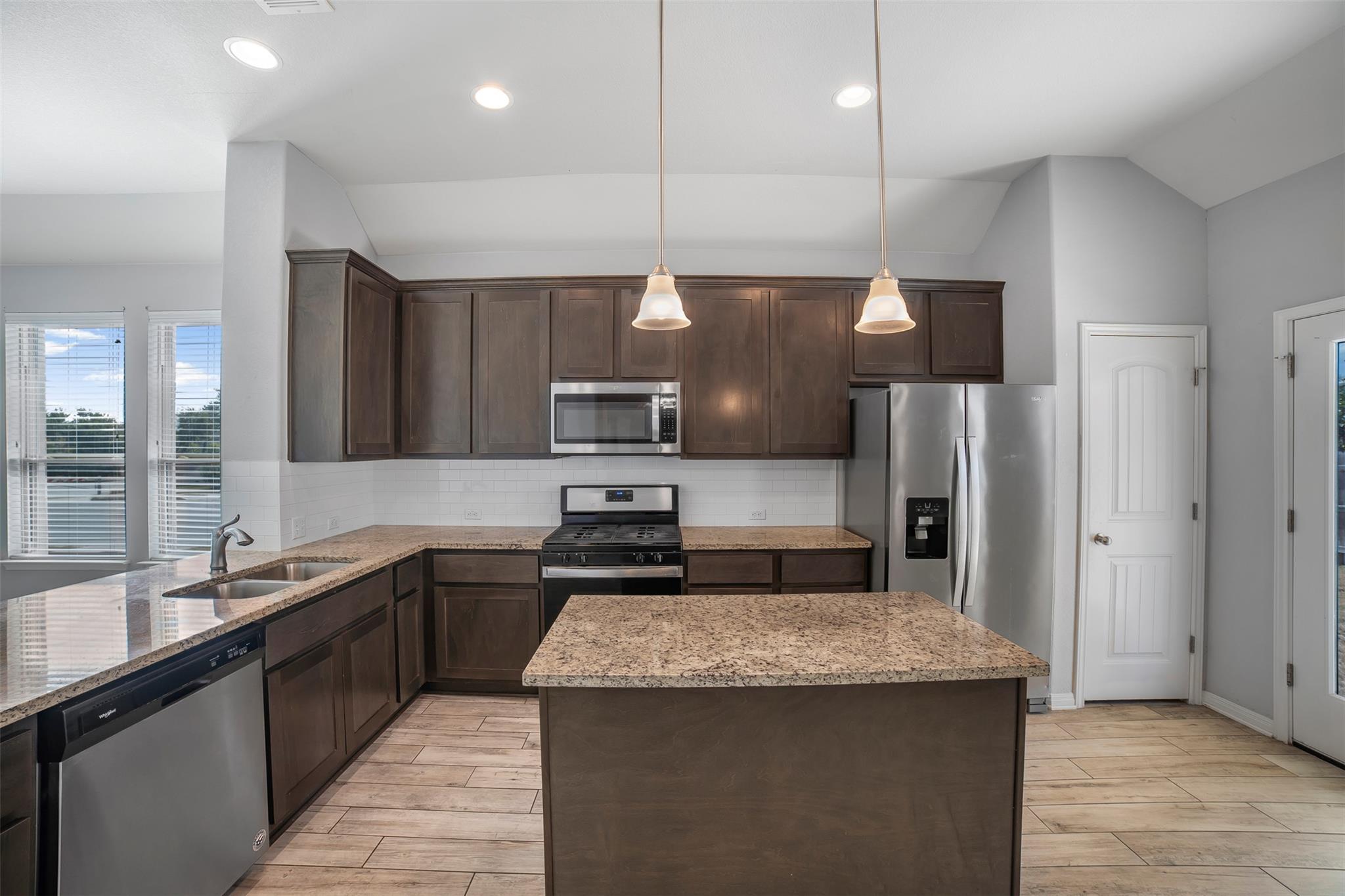 925 Centerra Hills Cir, Round Rock, TX 78665