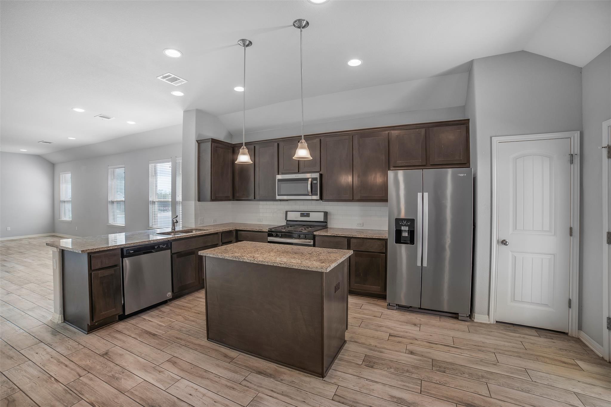 925 Centerra Hills Cir, Round Rock, TX 78665