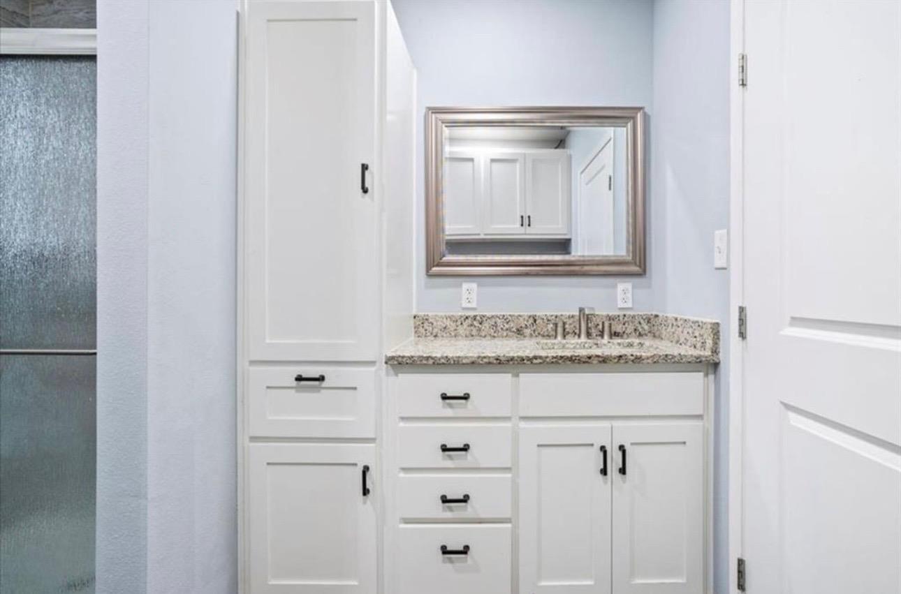 117 Emma St # B, Bartlett, TX 76511