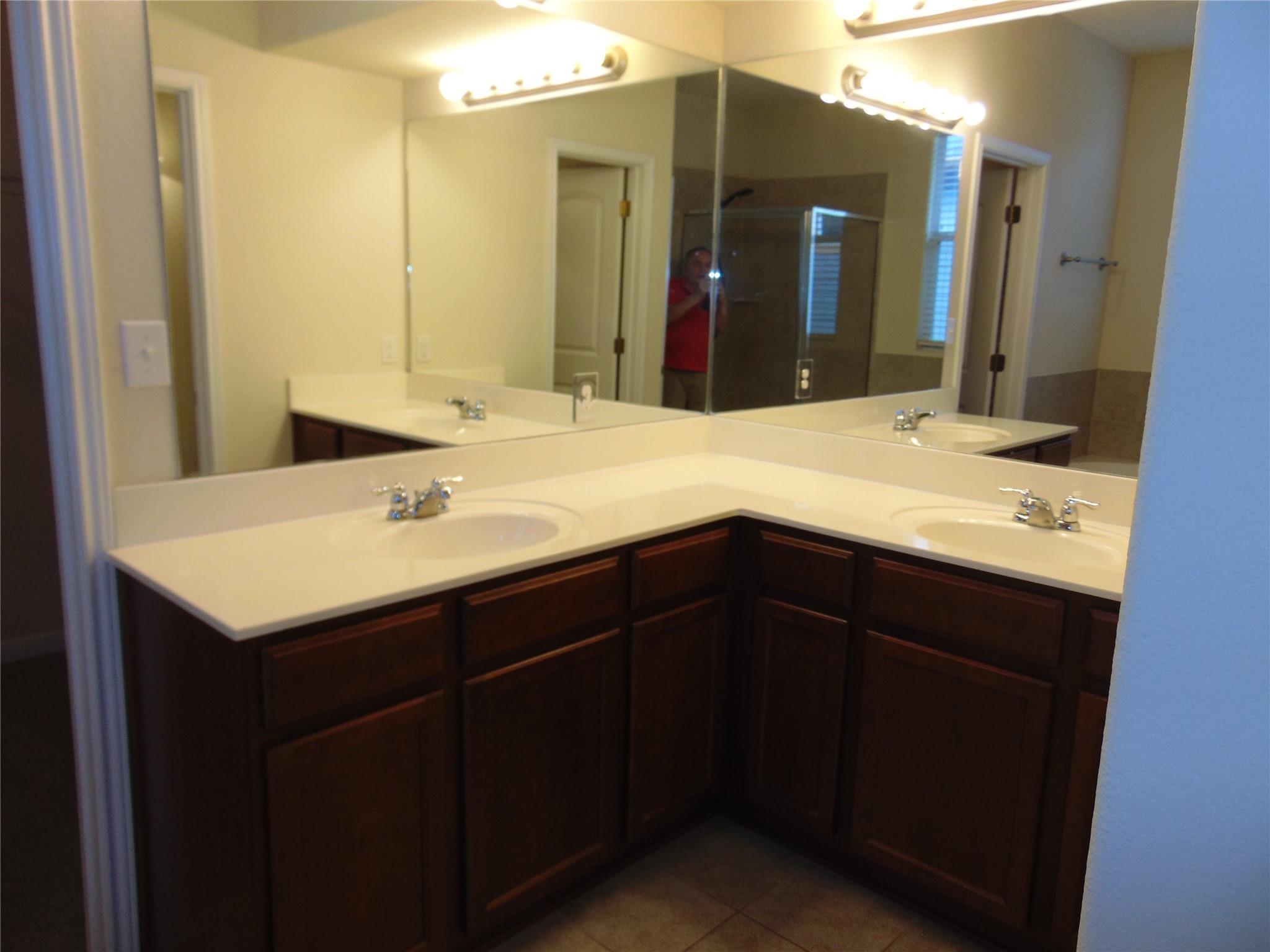 1076 Sanders, Kyle, TX 78640