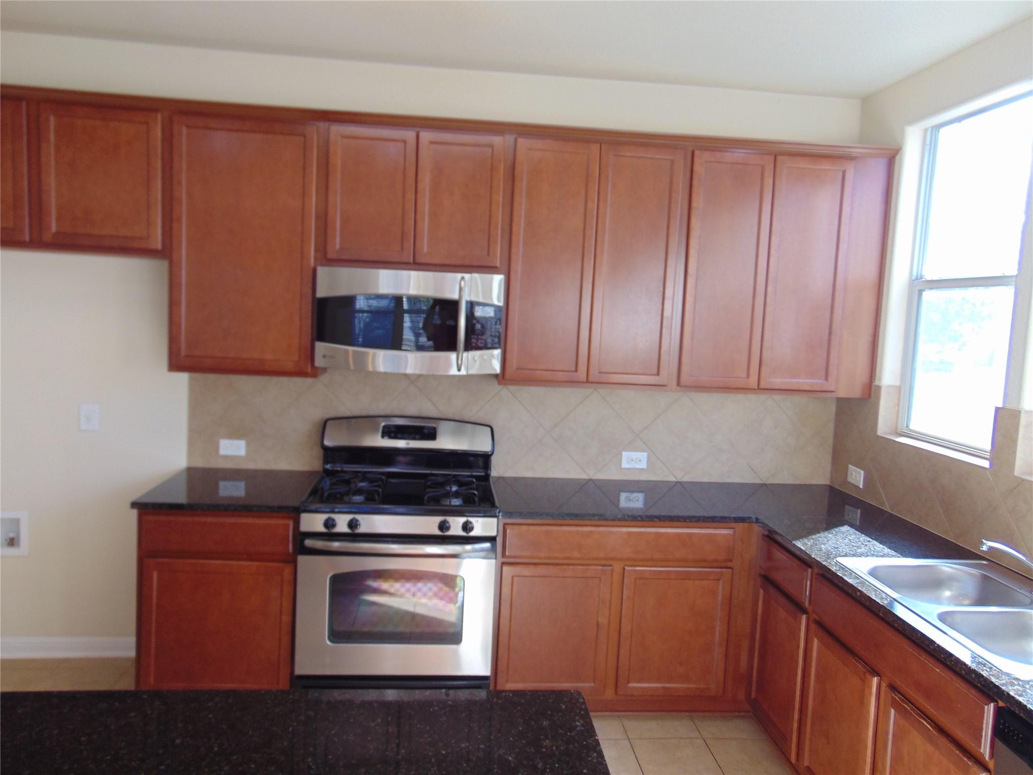 1076 Sanders, Kyle, TX 78640