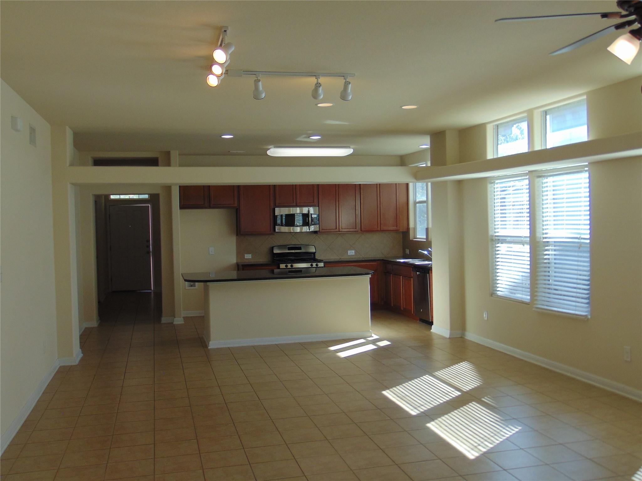 1076 Sanders, Kyle, TX 78640