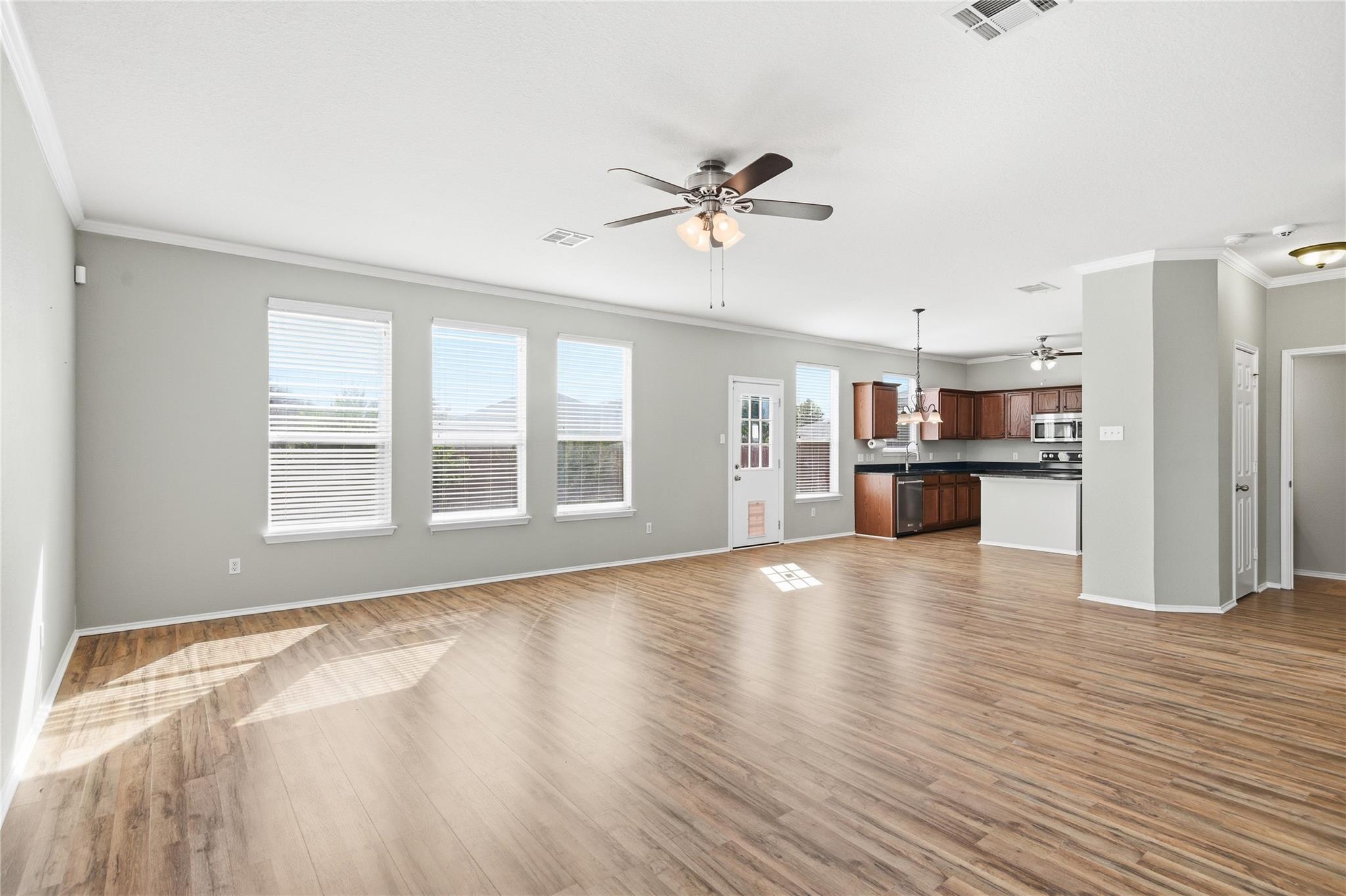 122 Mossy Rock Cv, Hutto, TX 78634