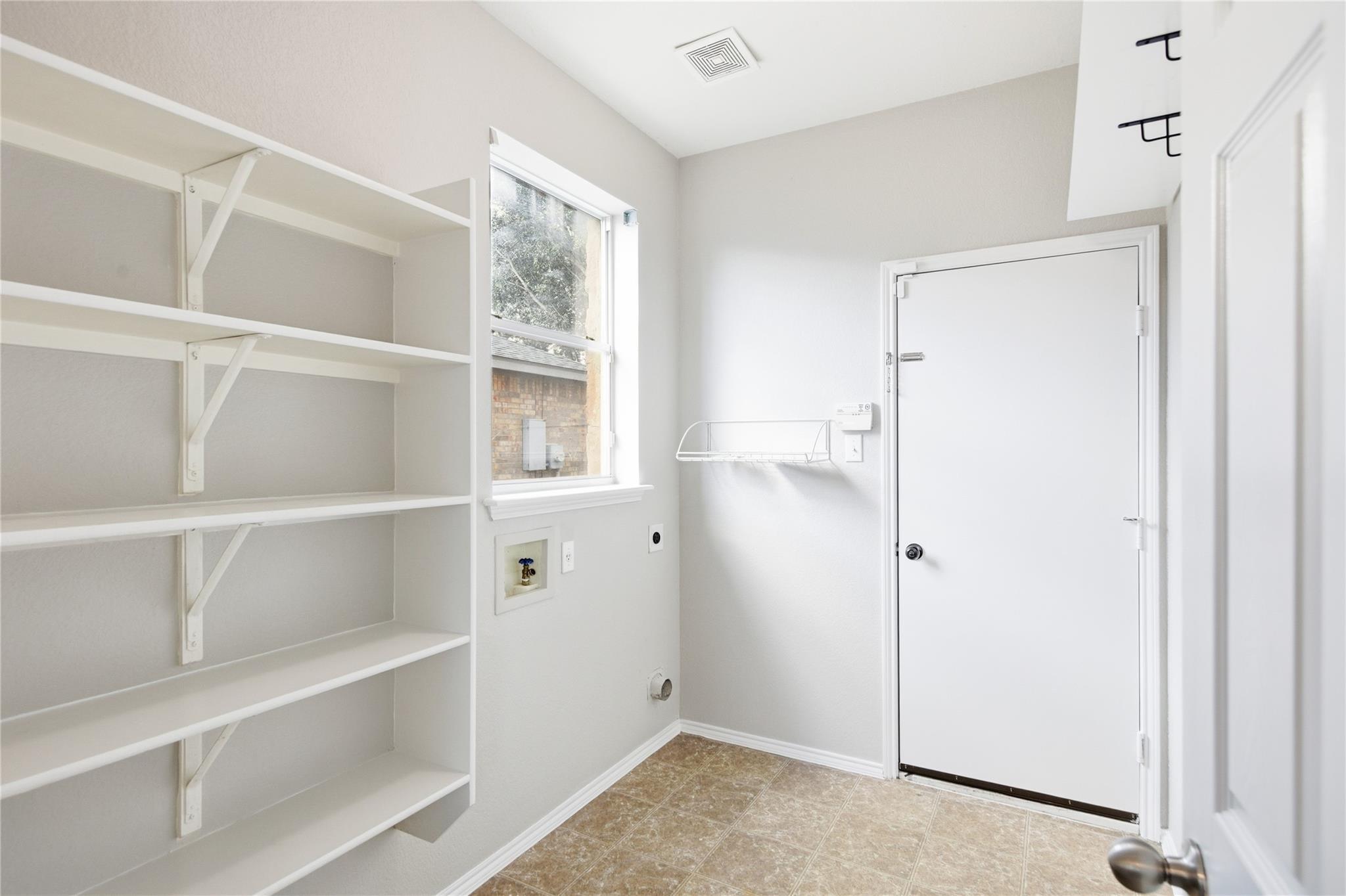 122 Mossy Rock Cv, Hutto, TX 78634