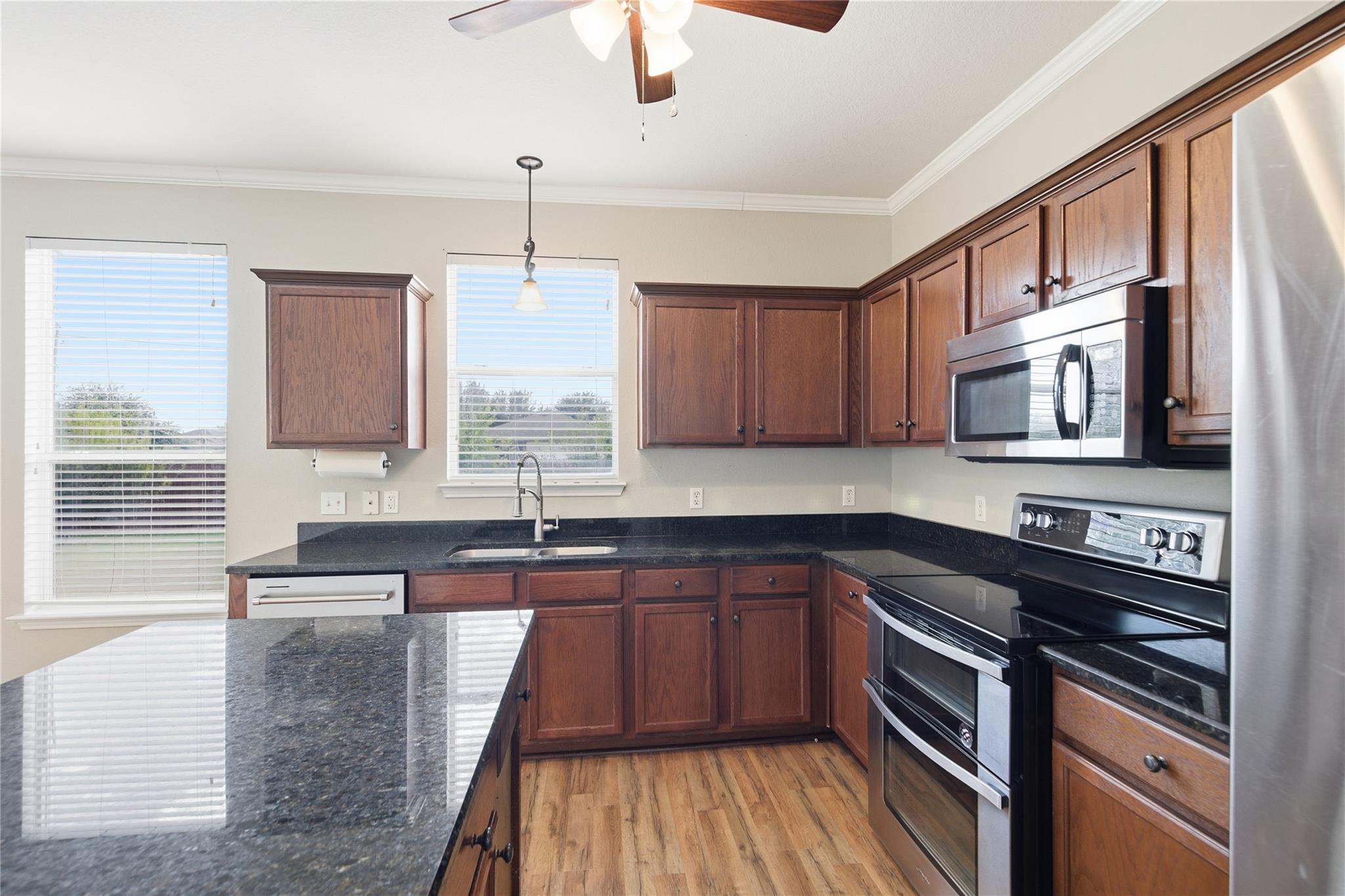 122 Mossy Rock Cv, Hutto, TX 78634