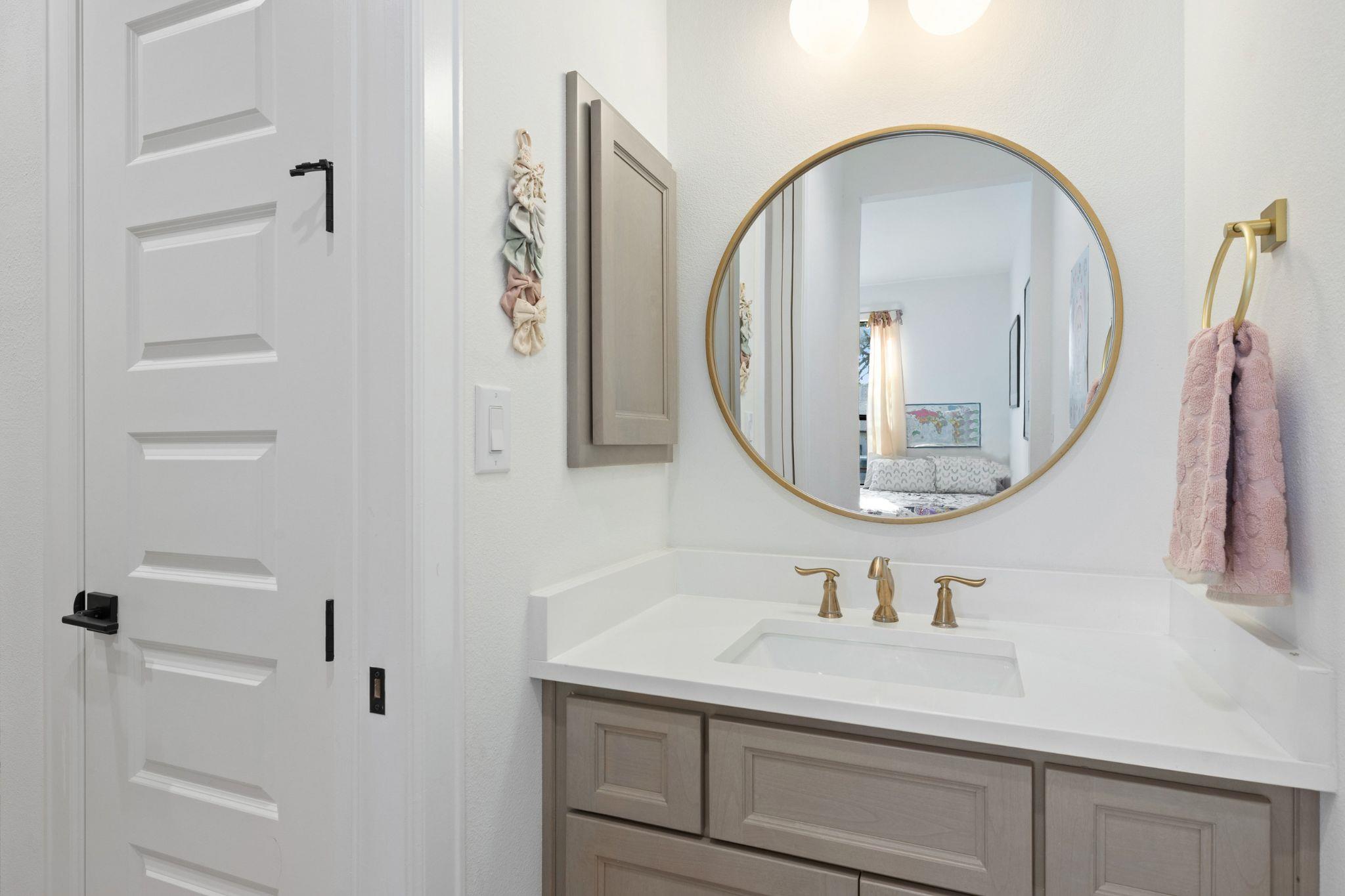 114 Winding Oak Dr, Johnson City, TX 78636