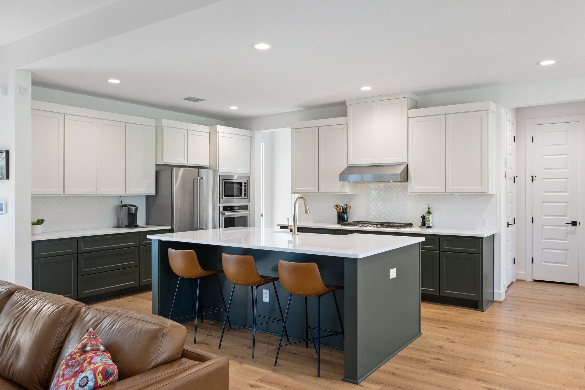 114 Winding Oak Dr, Johnson City, TX 78636