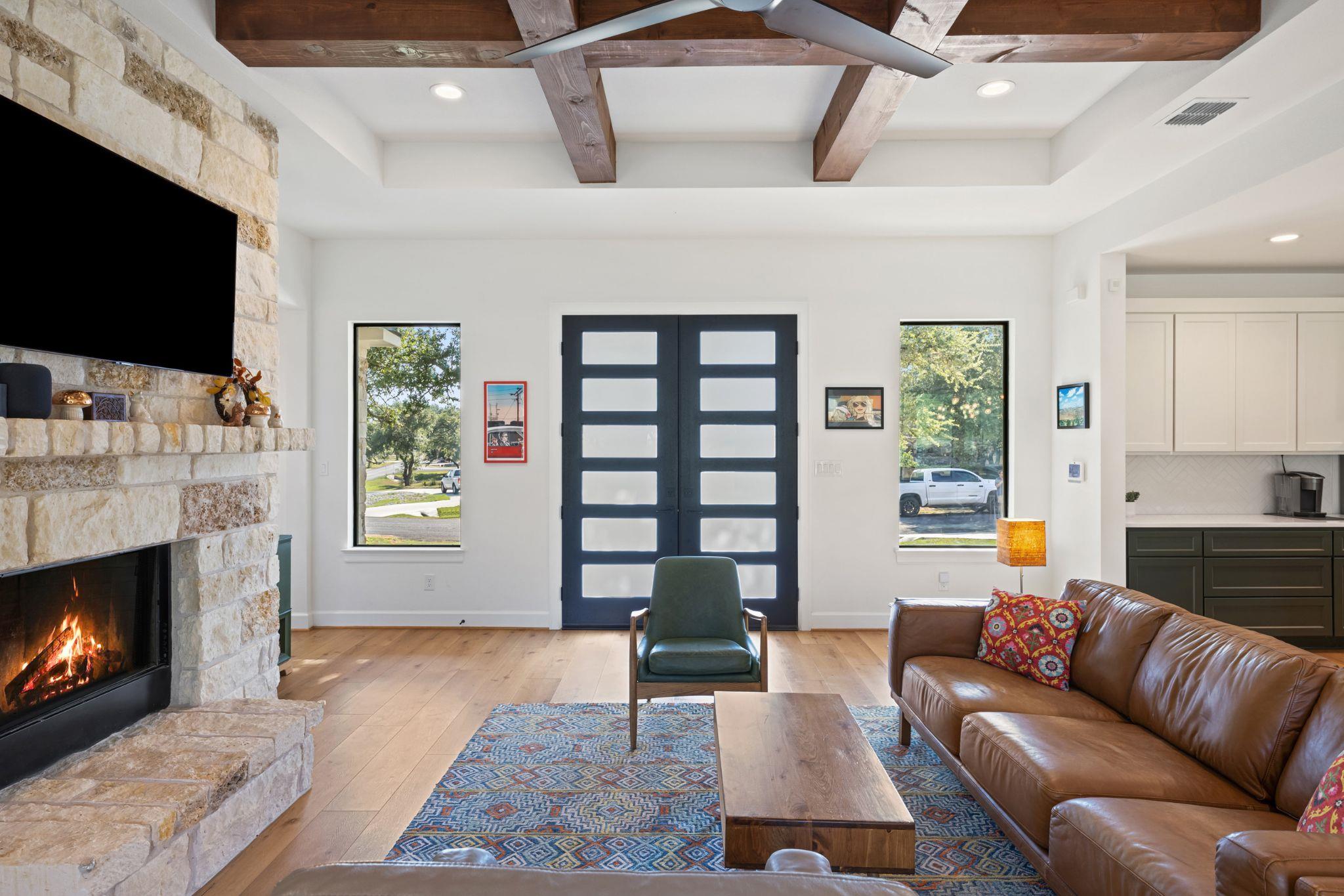 114 Winding Oak Dr, Johnson City, TX 78636