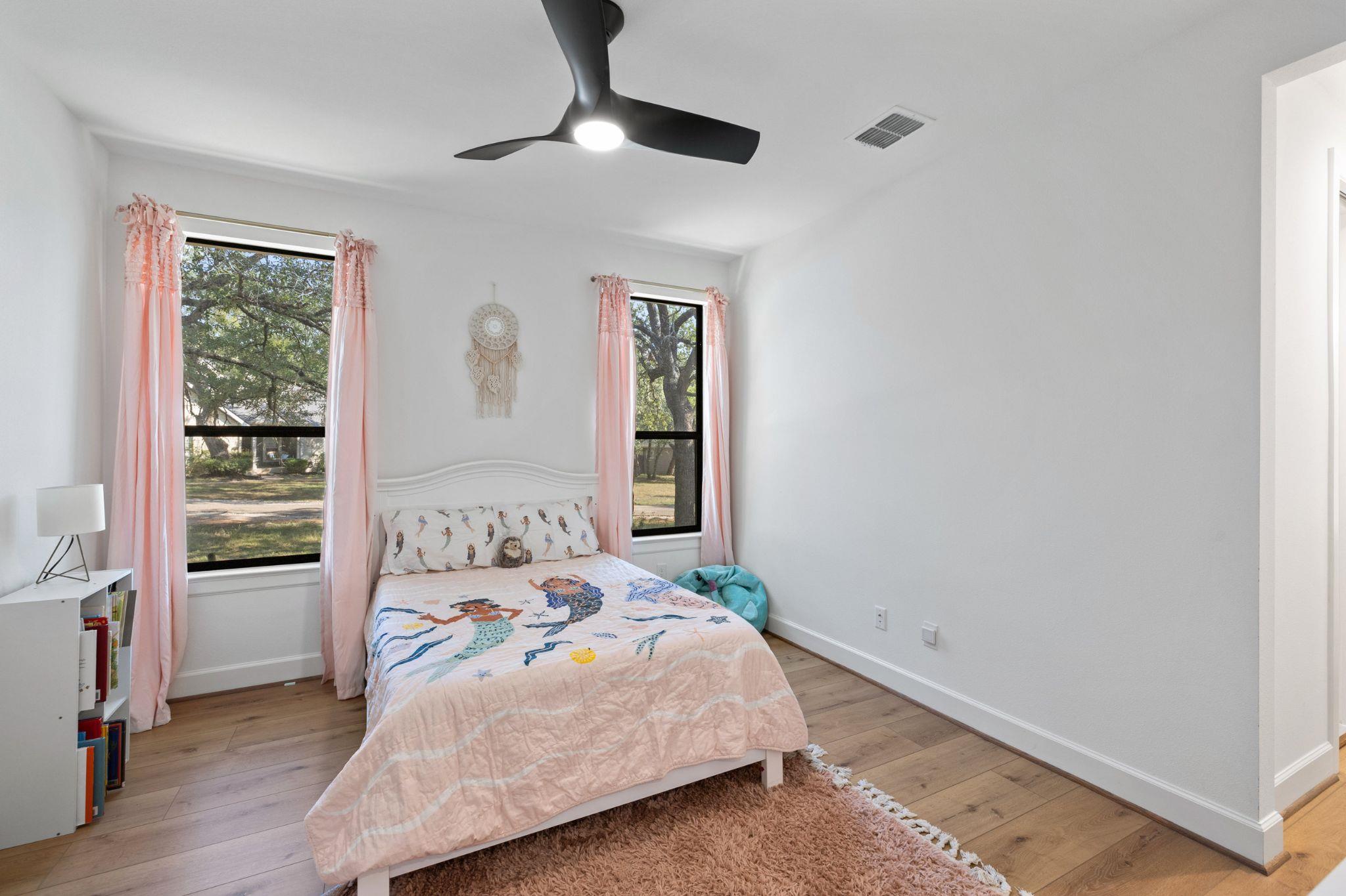 114 Winding Oak Dr, Johnson City, TX 78636