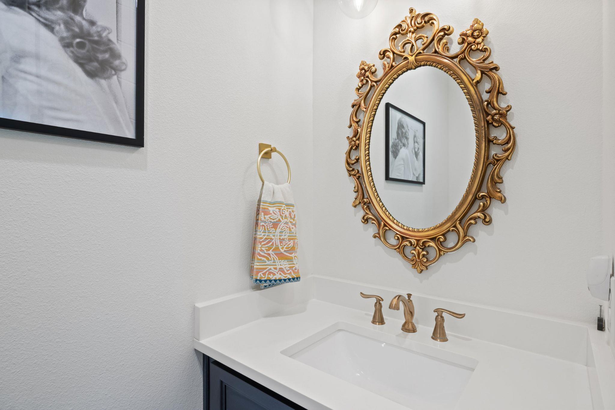 114 Winding Oak Dr, Johnson City, TX 78636