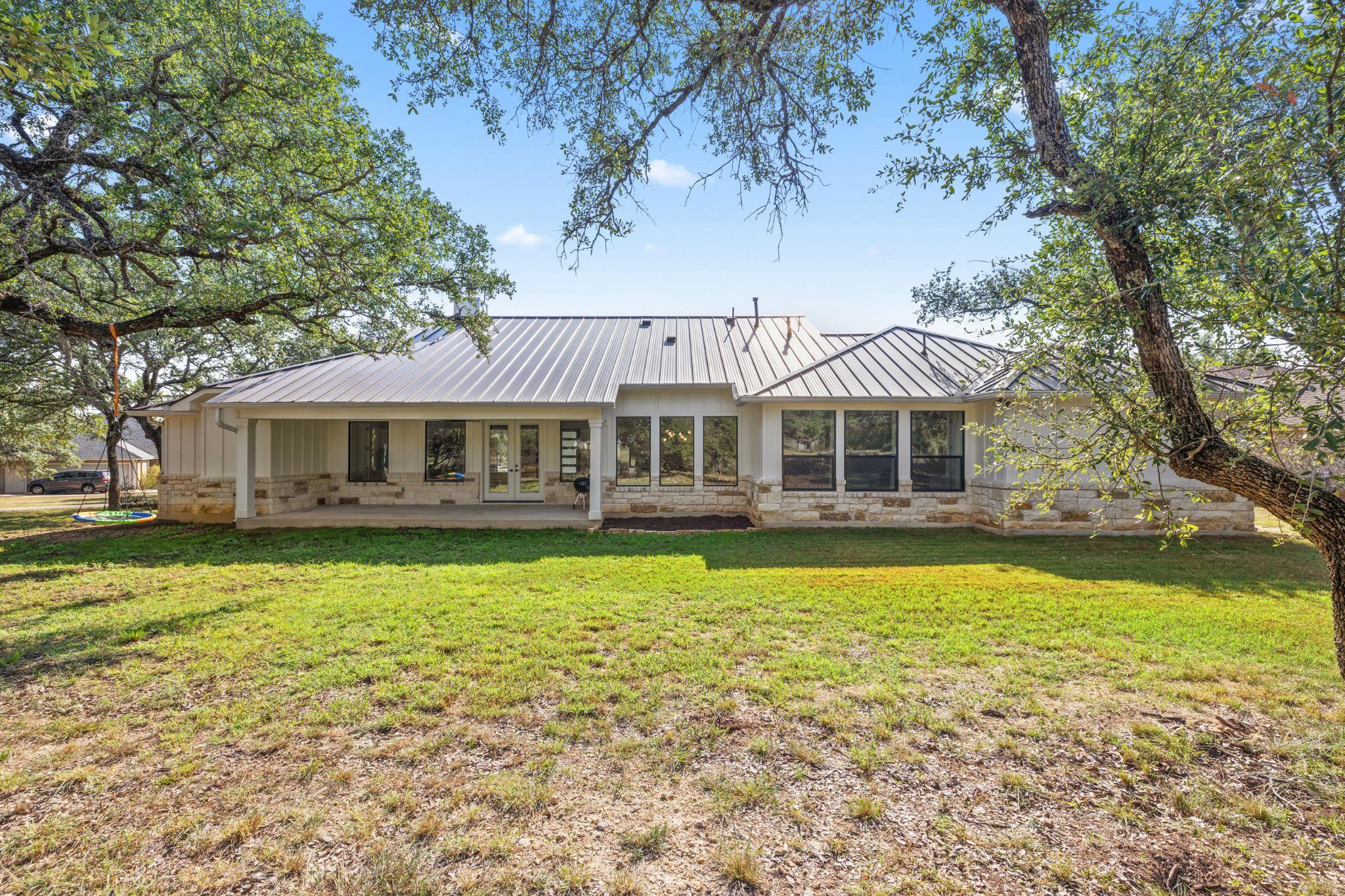 114 Winding Oak Dr, Johnson City, TX 78636