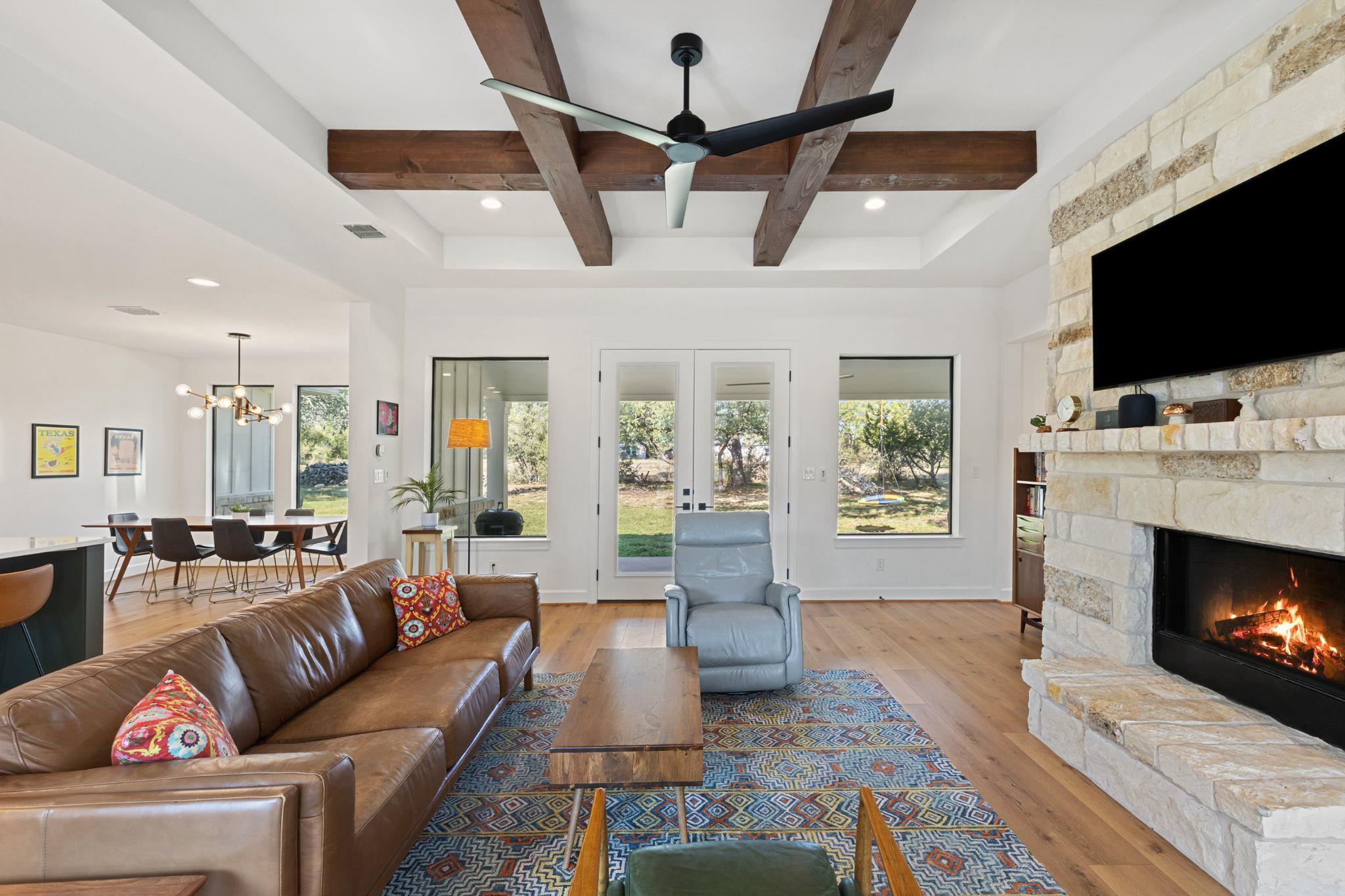 114 Winding Oak Dr, Johnson City, TX 78636