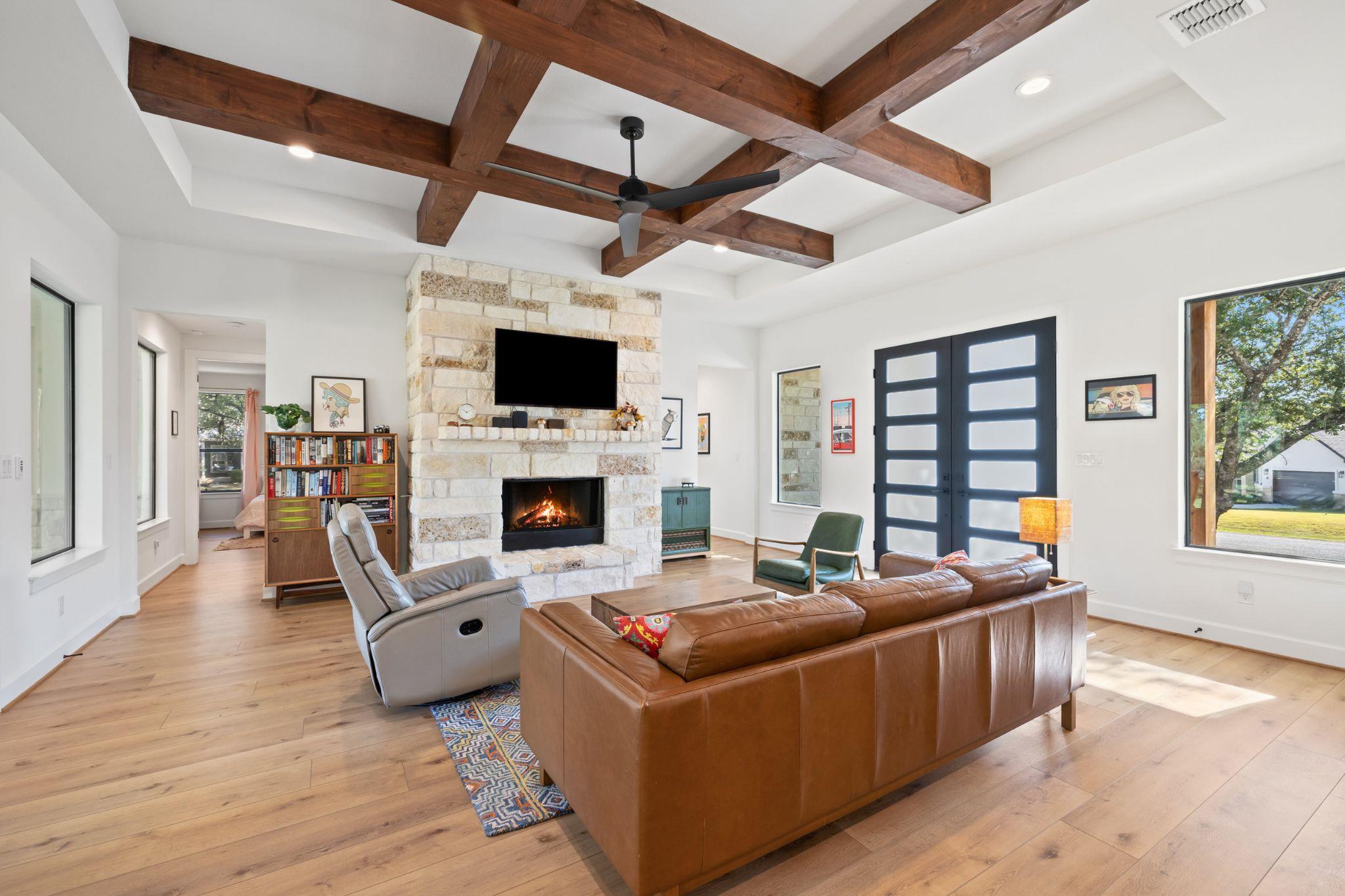 114 Winding Oak Dr, Johnson City, TX 78636