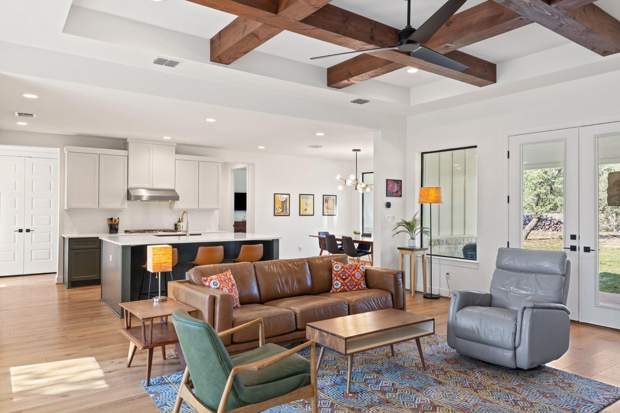 114 Winding Oak Dr, Johnson City, TX 78636