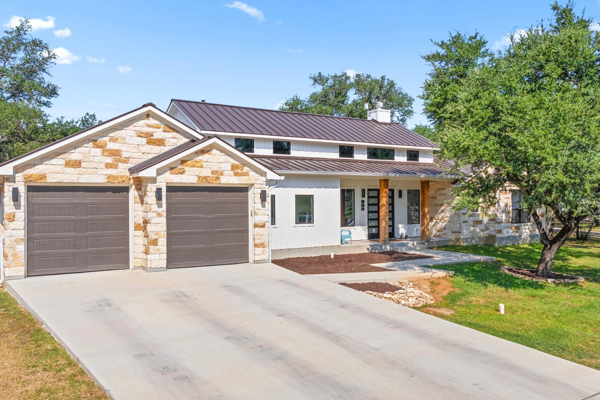 114 Winding Oak Dr, Johnson City, TX 78636