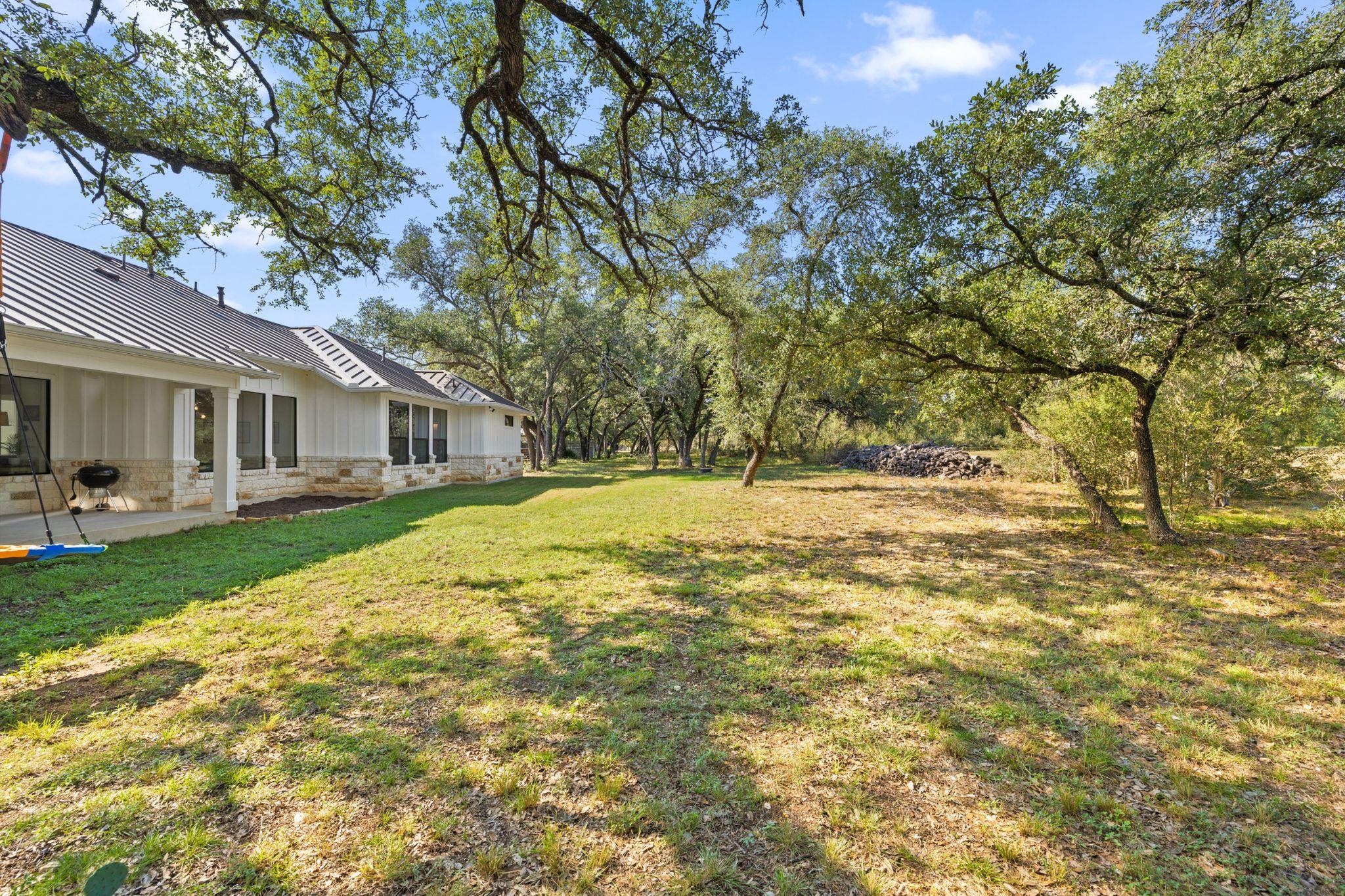 114 Winding Oak Dr, Johnson City, TX 78636