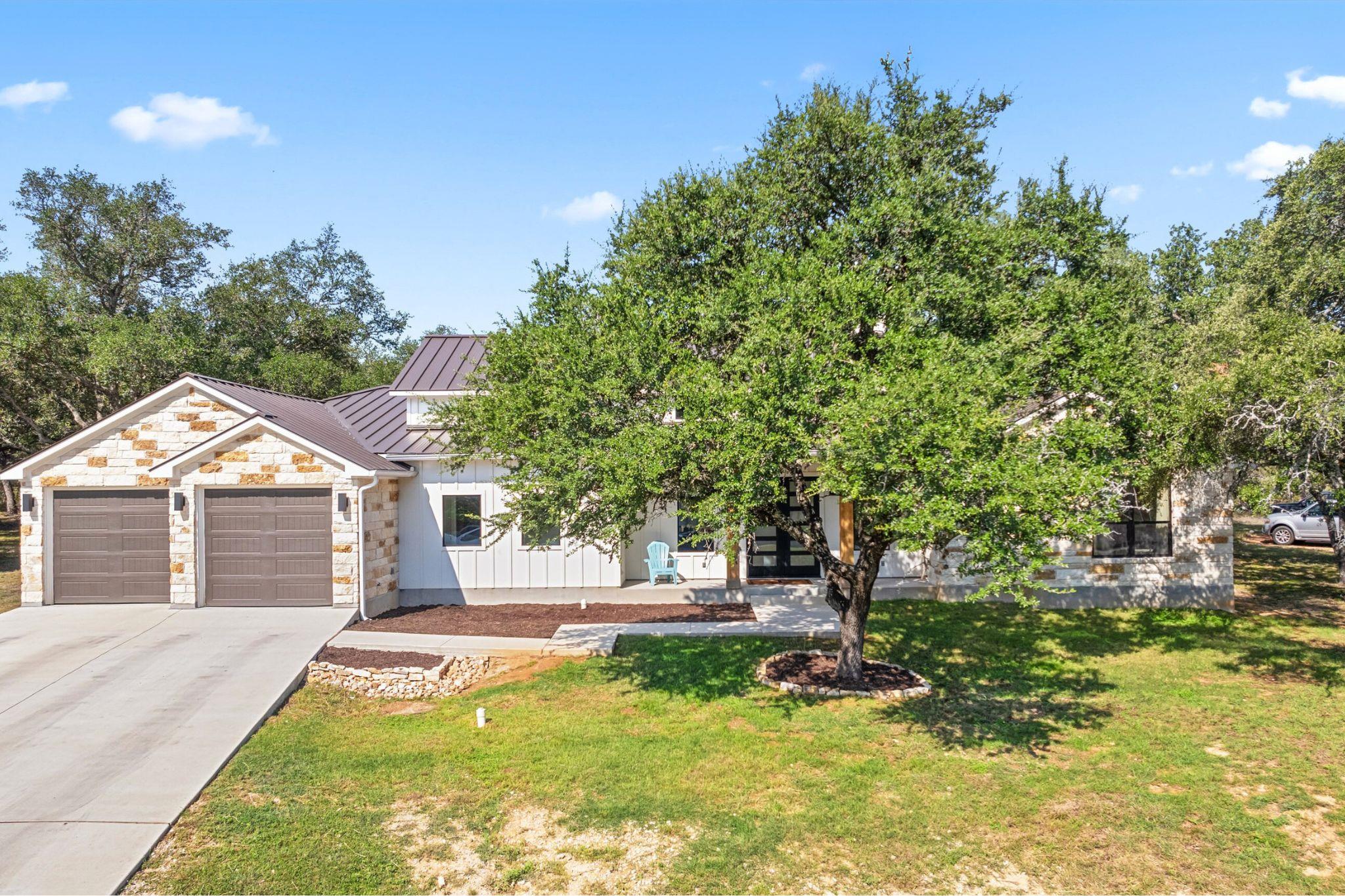114 Winding Oak Dr, Johnson City, TX 78636