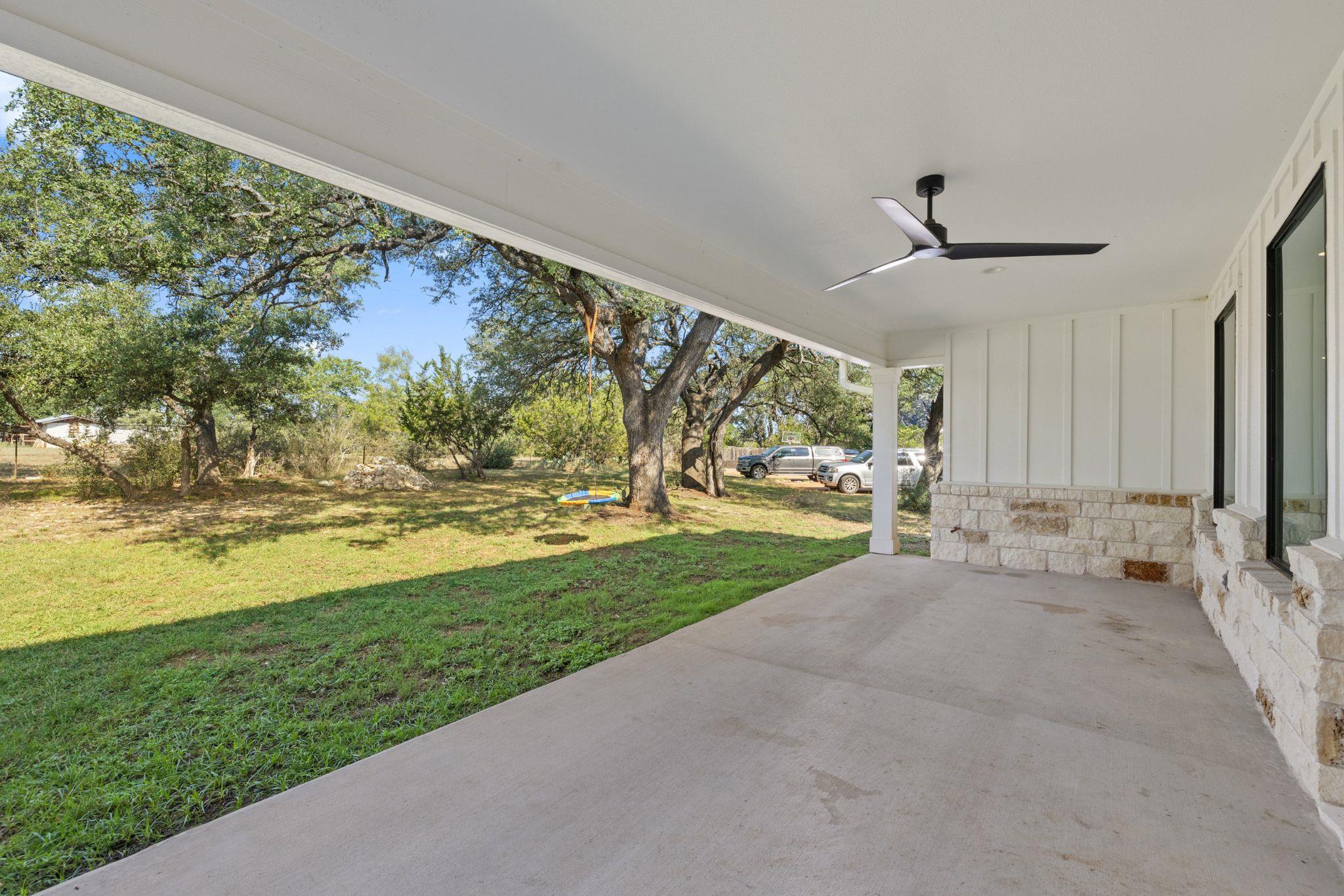 114 Winding Oak Dr, Johnson City, TX 78636