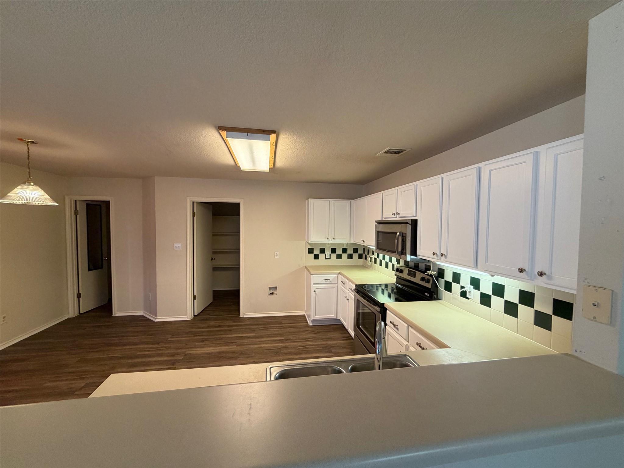 705 Riverway Ln, Leander, TX 78641