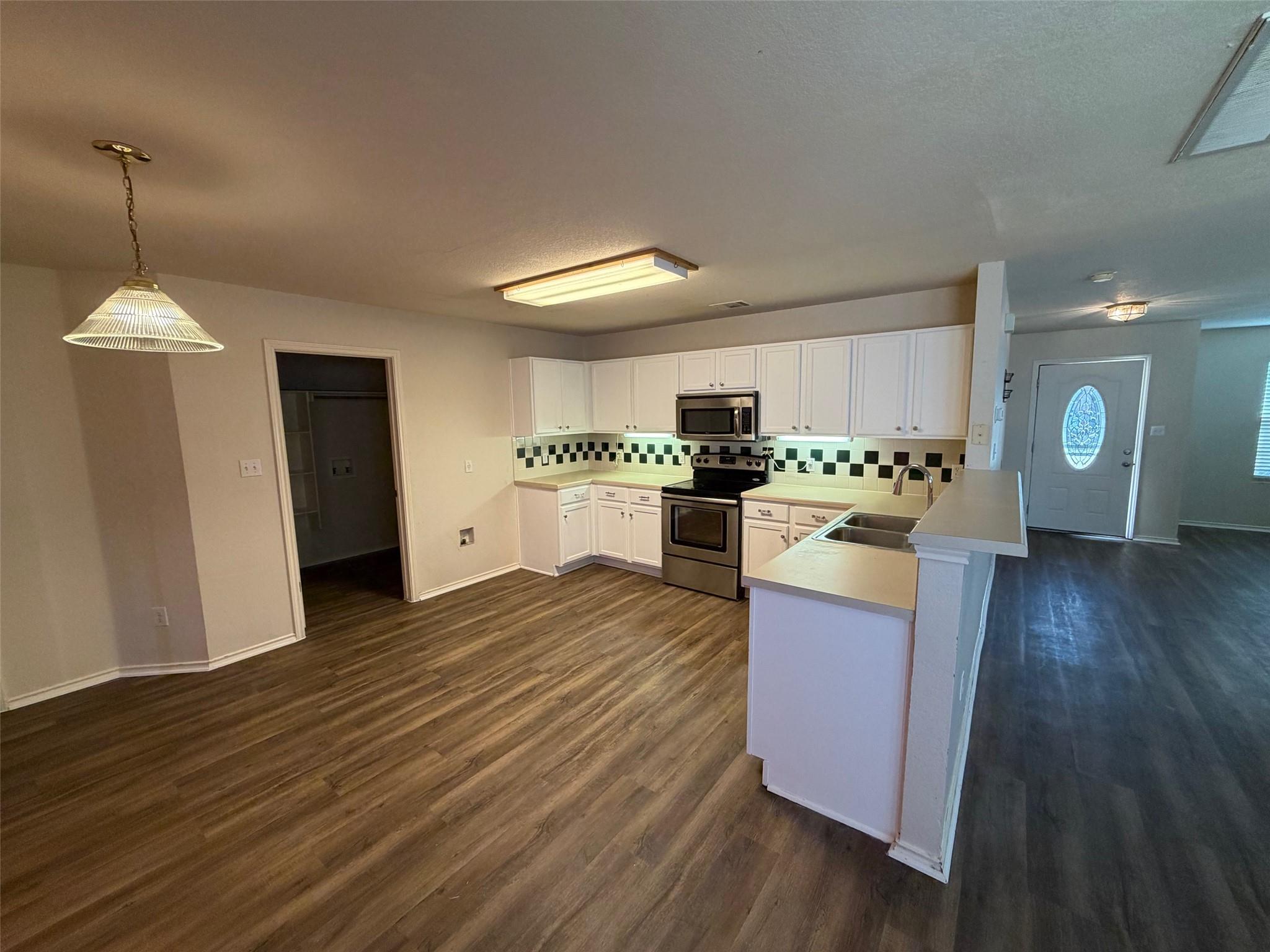 705 Riverway Ln, Leander, TX 78641