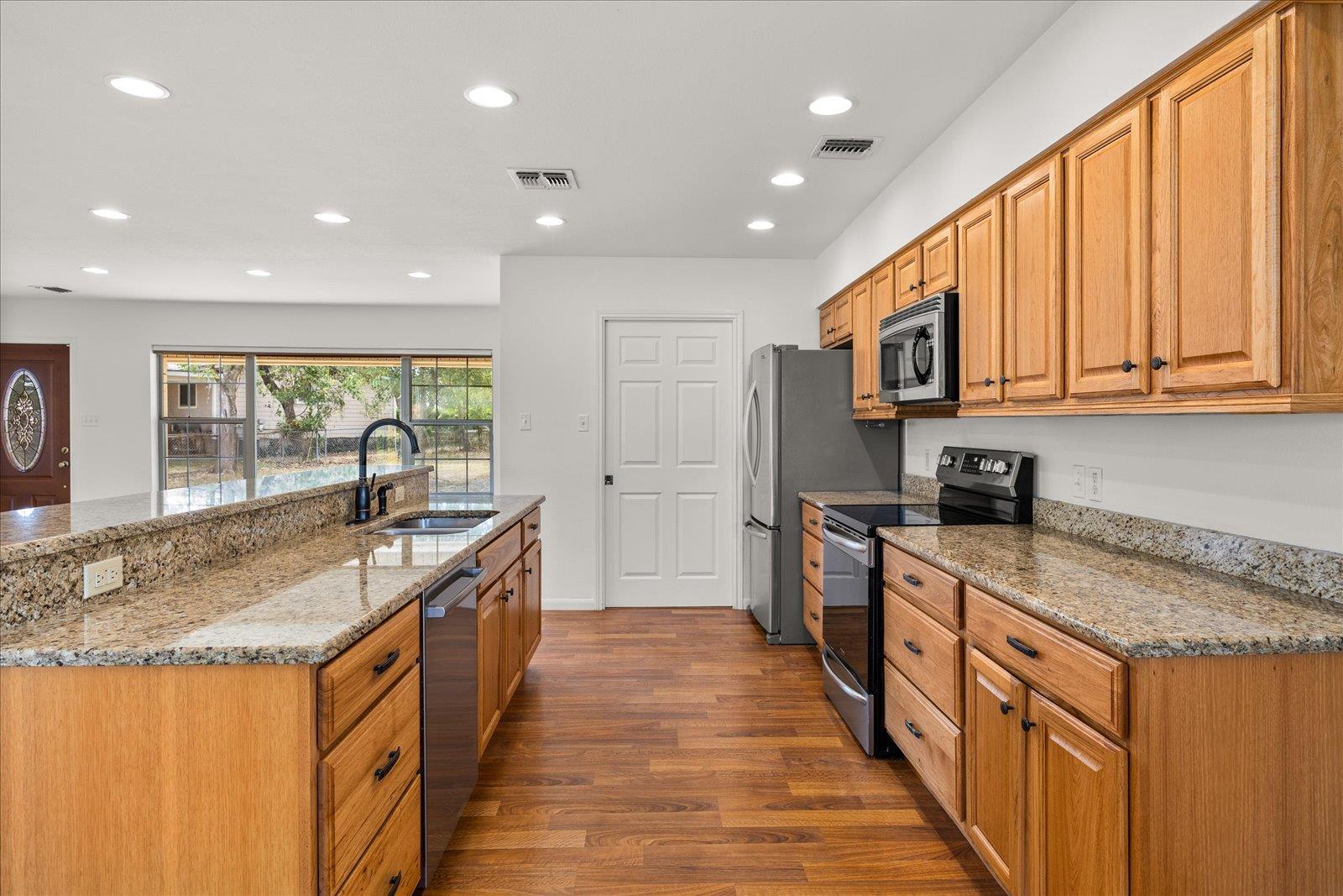 711 N Creek Rd, Comfort, TX 78013