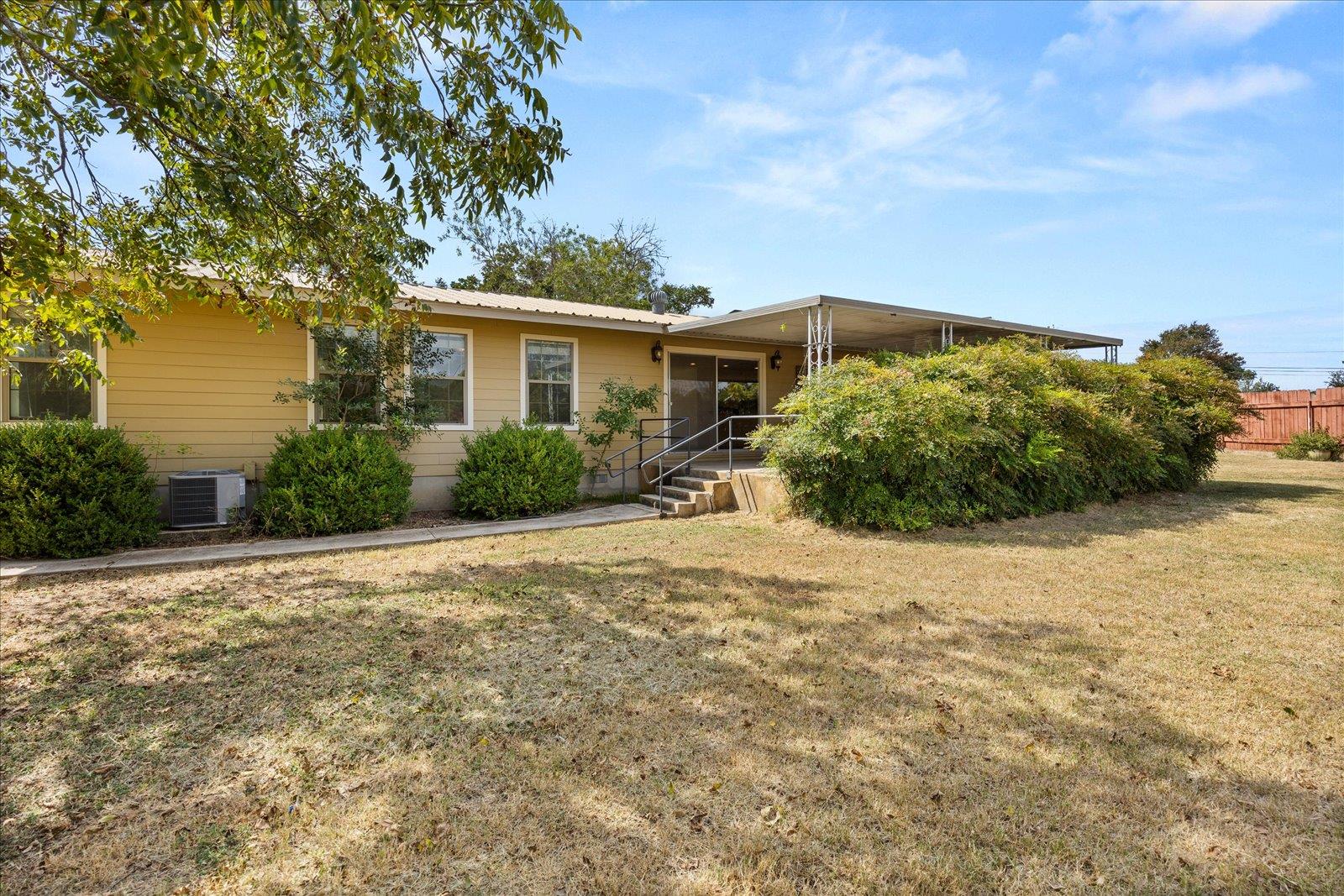 711 N Creek Rd, Comfort, TX 78013