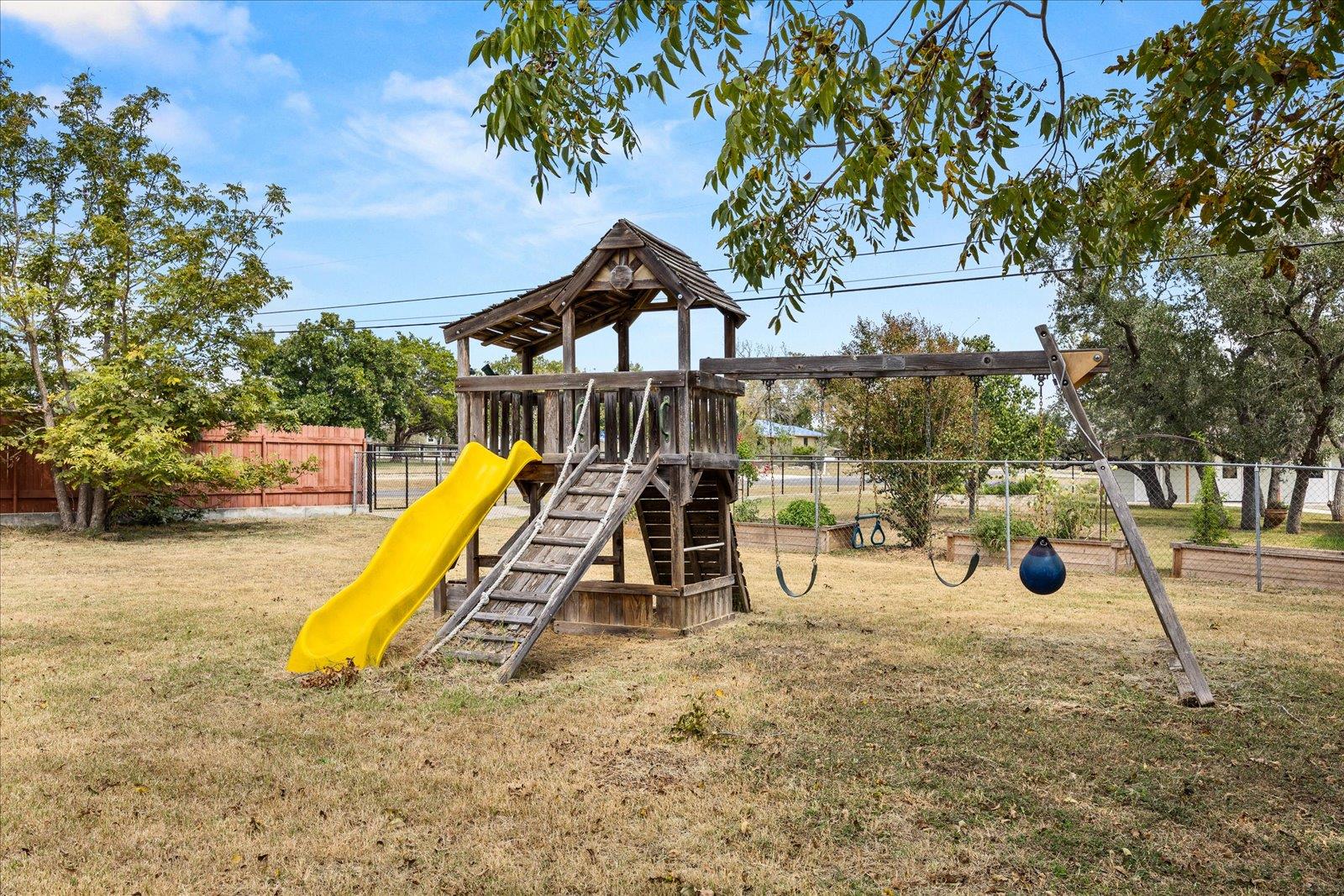 711 N Creek Rd, Comfort, TX 78013