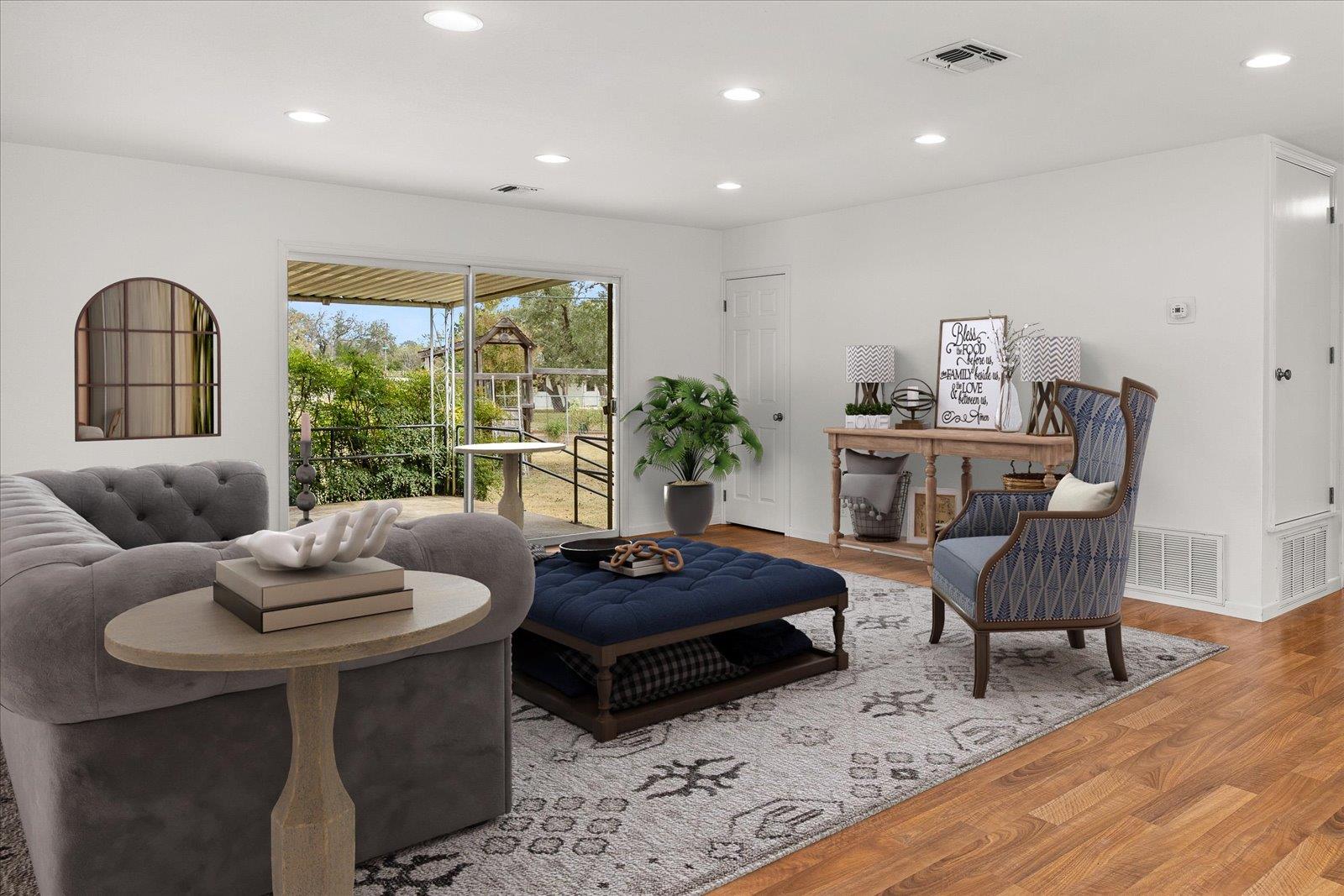 711 N Creek Rd, Comfort, TX 78013