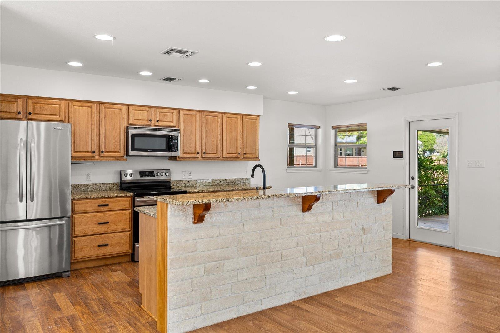 711 N Creek Rd, Comfort, TX 78013