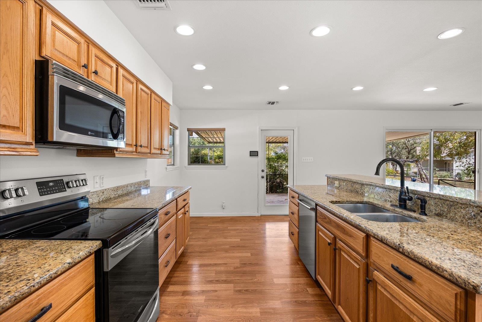 711 N Creek Rd, Comfort, TX 78013