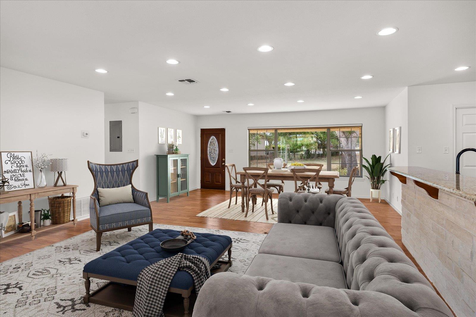 711 N Creek Rd, Comfort, TX 78013