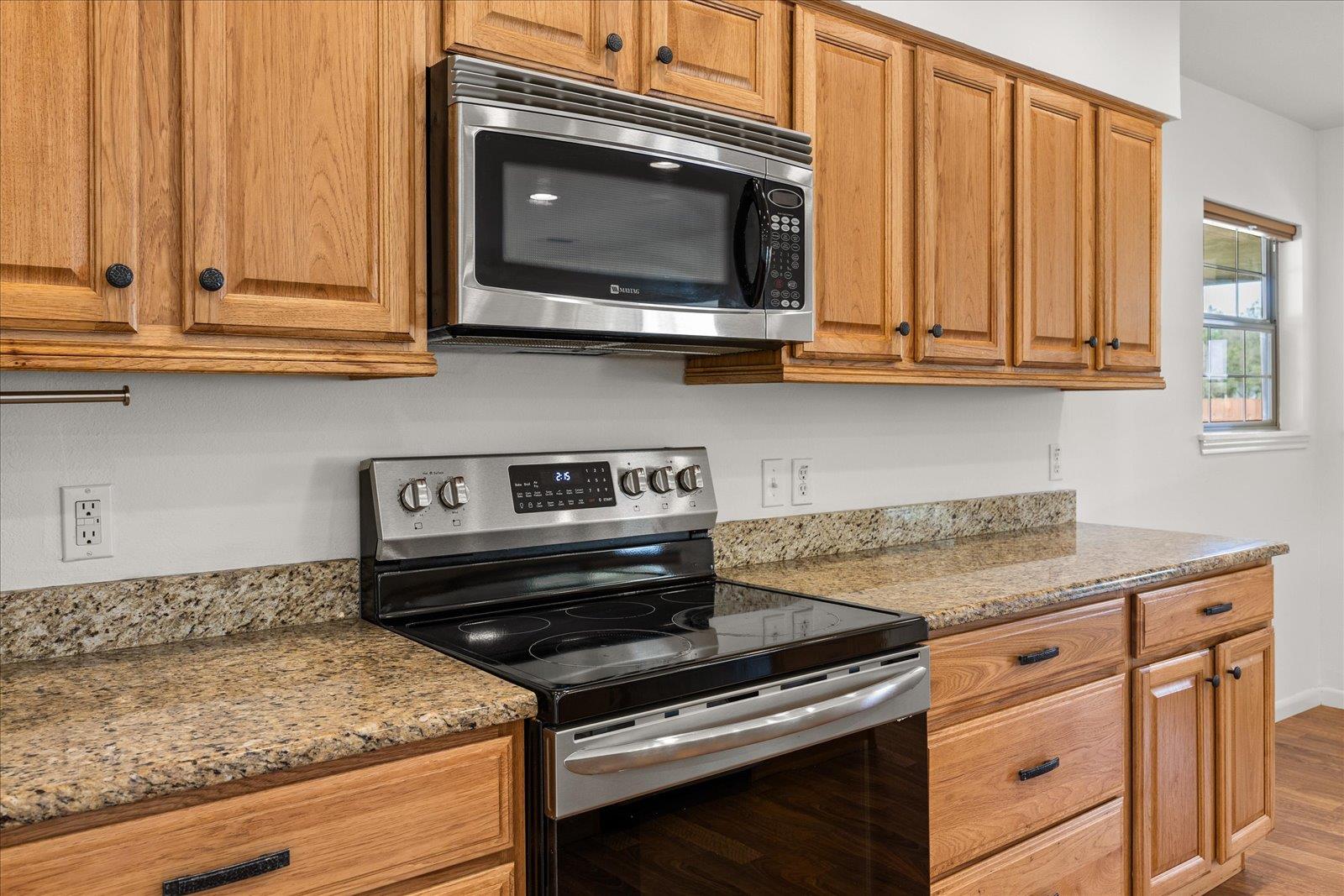 711 N Creek Rd, Comfort, TX 78013