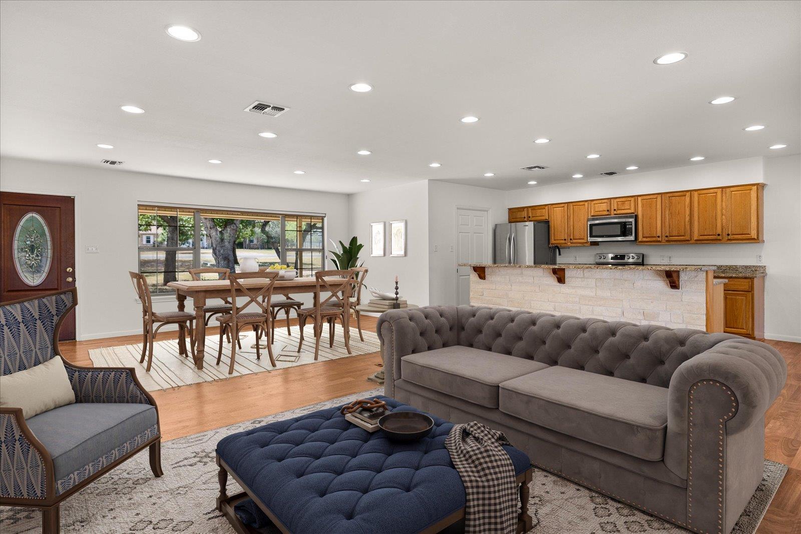 711 N Creek Rd, Comfort, TX 78013