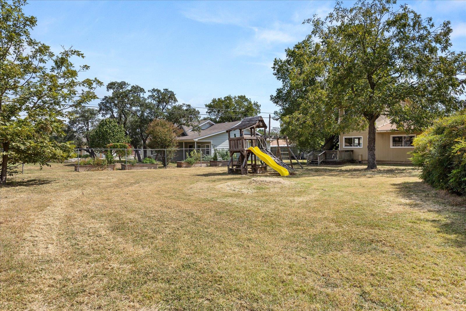 711 N Creek Rd, Comfort, TX 78013