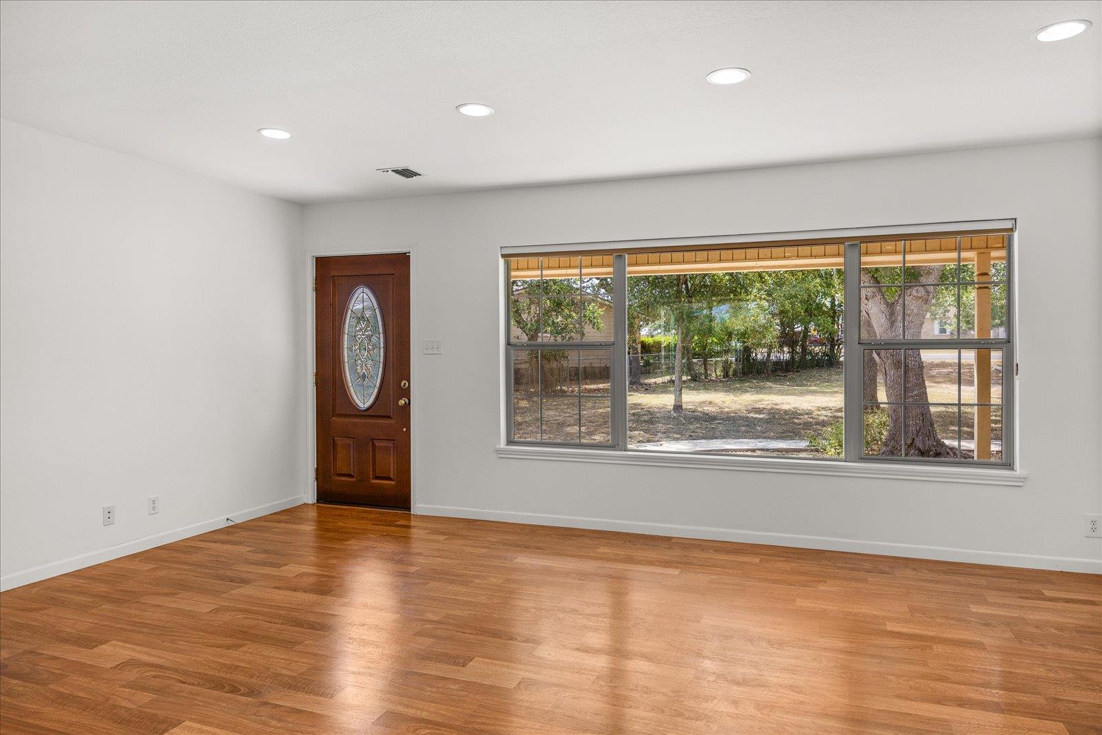 711 N Creek Rd, Comfort, TX 78013